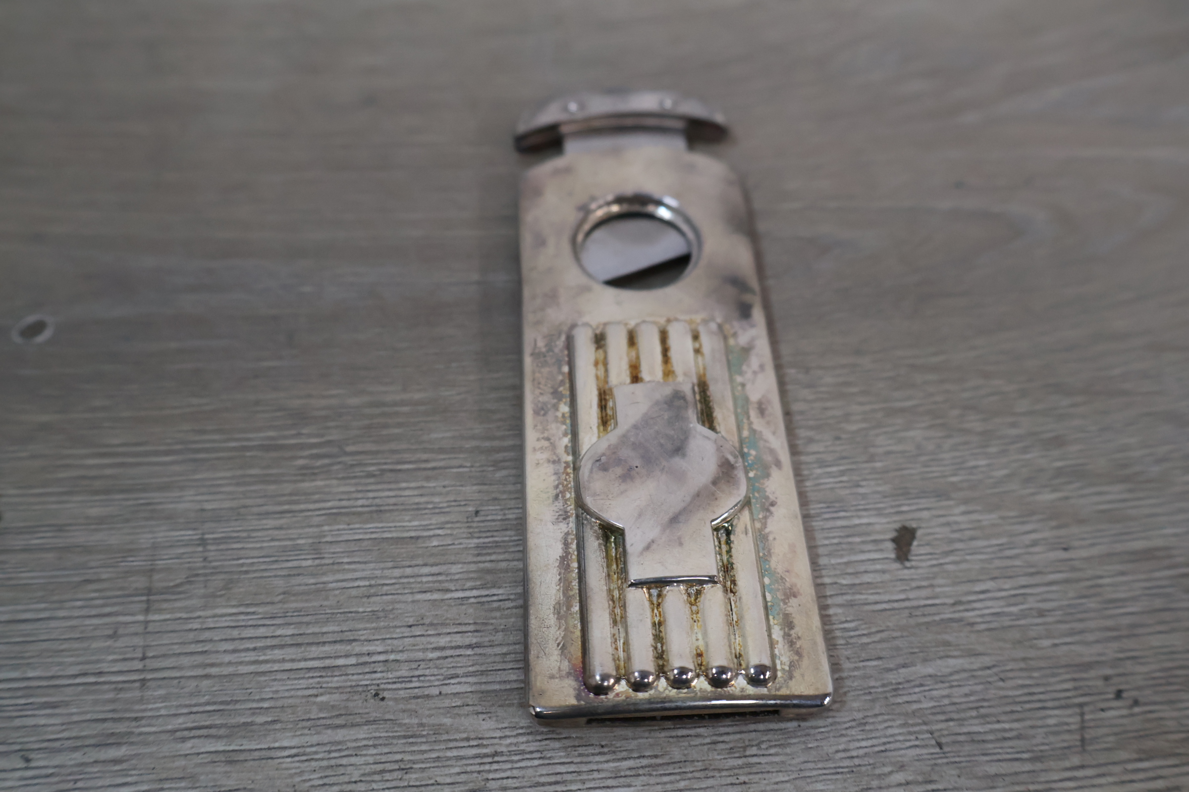 Vintage metalen aansteker met uitschuifbare opener – foto 4 – kavel bij GSD Auctions, Zoeterwoude