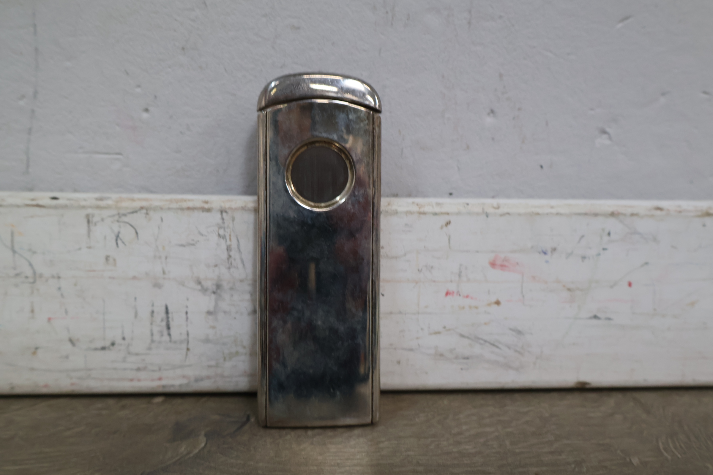 Vintage metalen aansteker met uitschuifbare opener – foto 10 – kavel bij GSD Auctions, Zoeterwoude