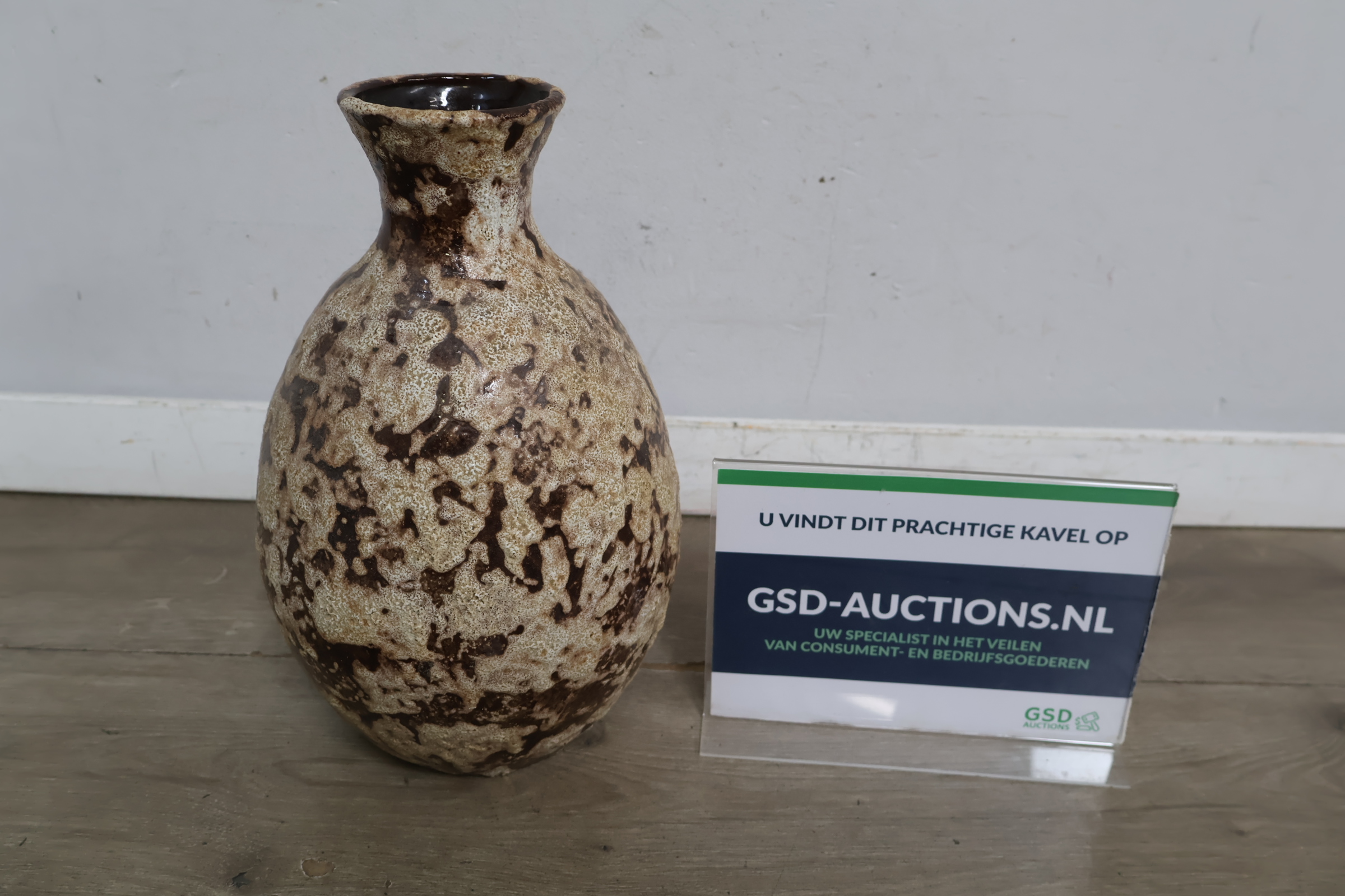 Vintage keramische vaas met bruin beige patroon – foto 2 – kavel bij GSD Auctions, Zoeterwoude