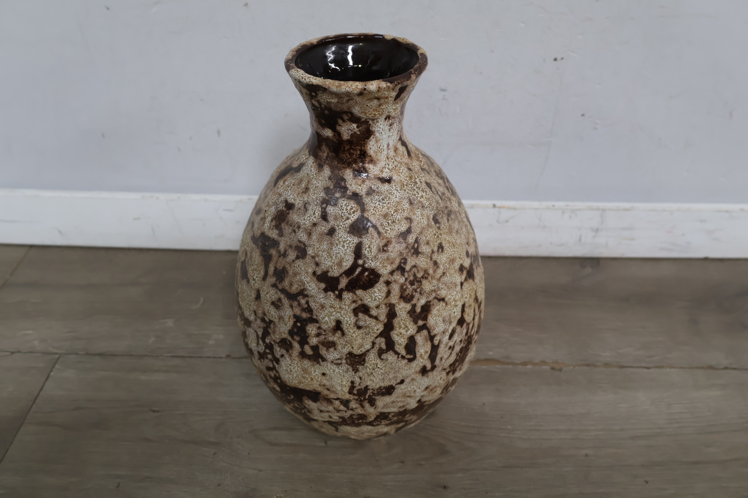 Vintage keramische vaas met bruin beige patroon – foto 4 – kavel bij GSD Auctions, Zoeterwoude