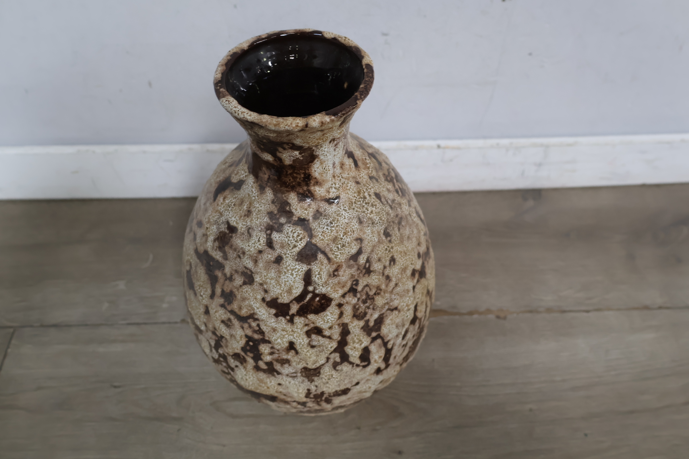 Vintage keramische vaas met bruin beige patroon – foto 5 – kavel bij GSD Auctions, Zoeterwoude
