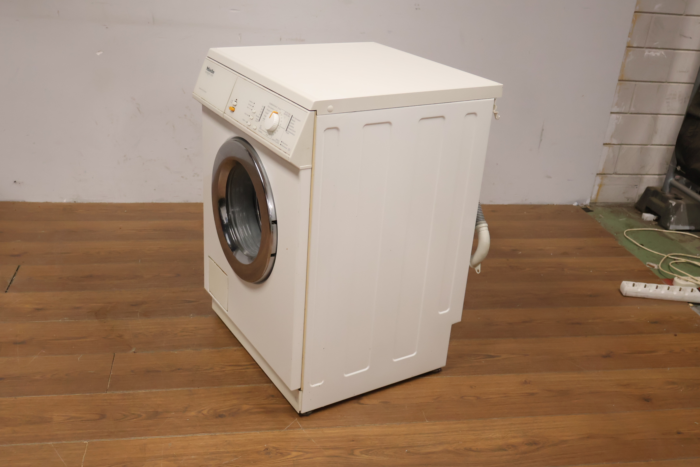 Miele Novotronic wasmachine – foto 9 – kavel bij GSD Auctions, Zoeterwoude