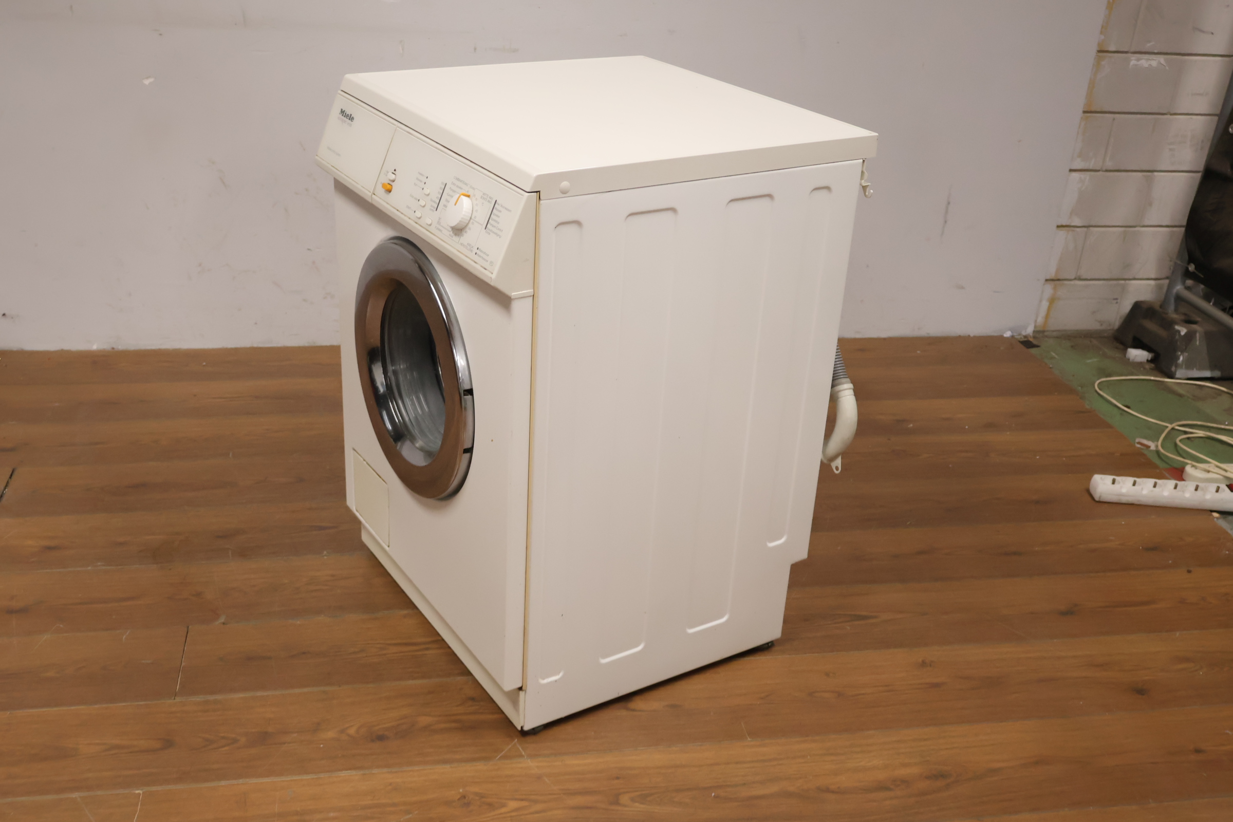 Miele Novotronic wasmachine – foto 10 – kavel bij GSD Auctions, Zoeterwoude