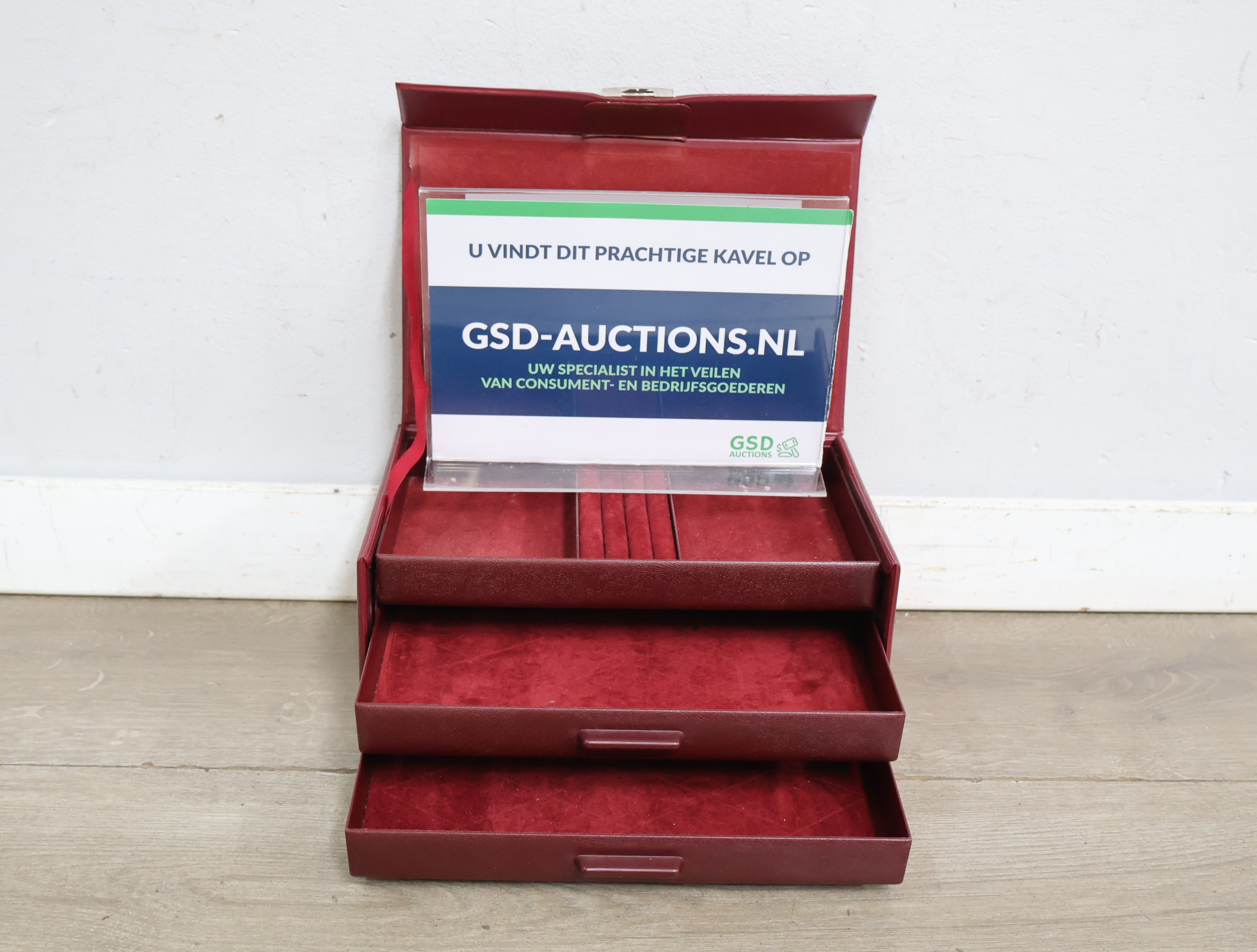 Rood sieradenkistje – kavel bij GSD Auctions, Zoeterwoude