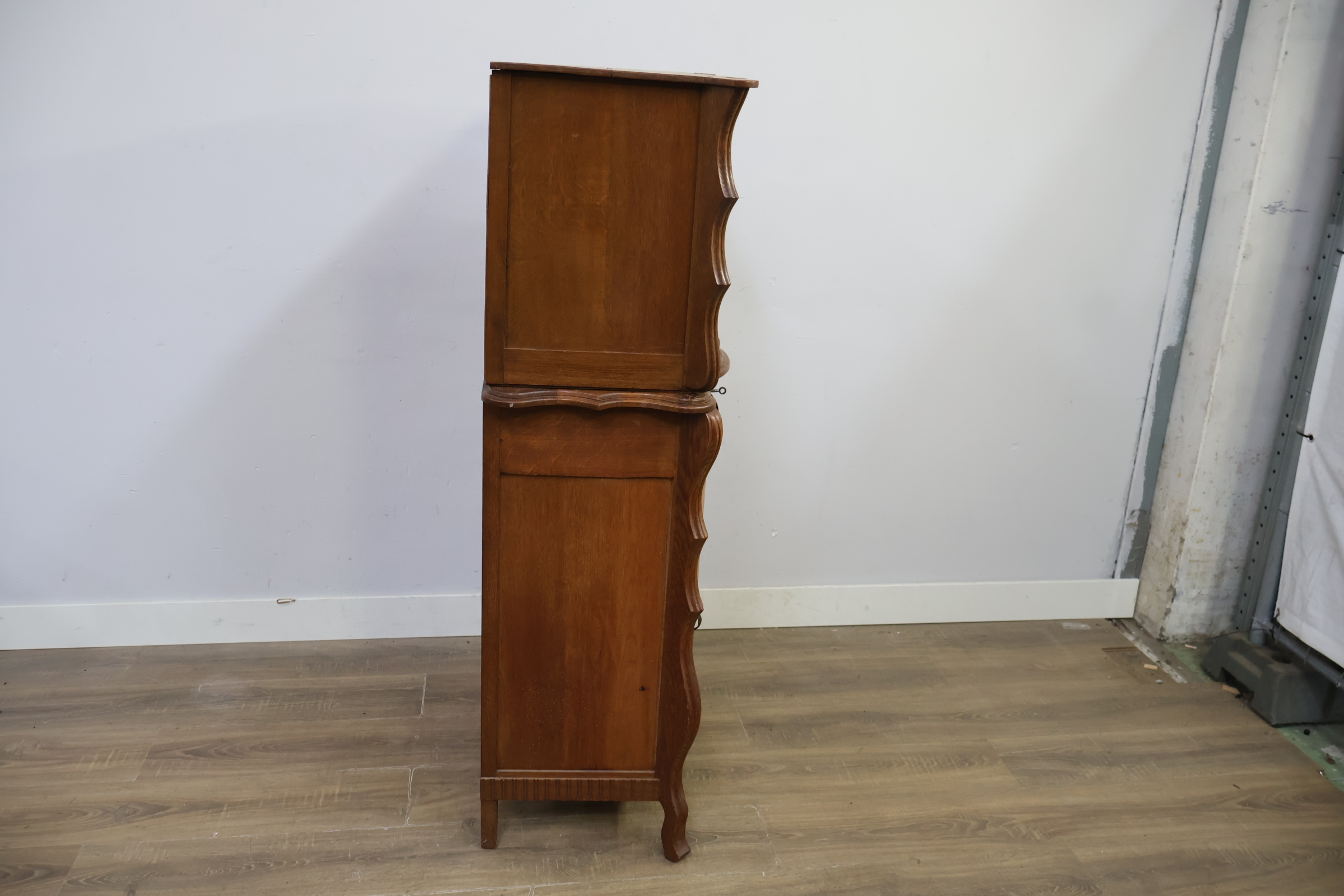 Antieke houten vitrinekast – foto 5 – kavel bij GSD Auctions, Zoeterwoude