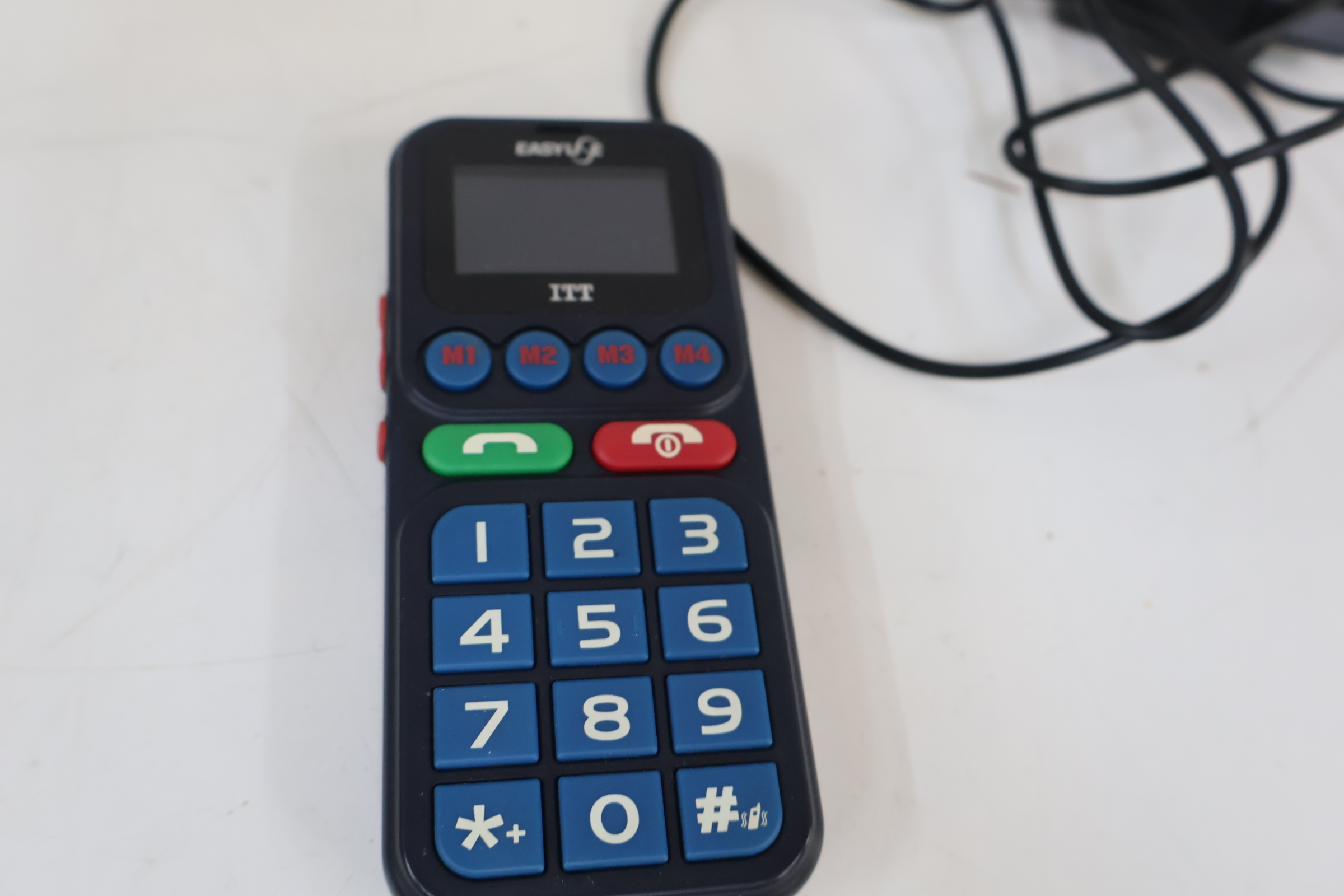 Eenvoudige mobiele telefoon met accessoires – foto 10 – kavel bij GSD Auctions, Zoeterwoude