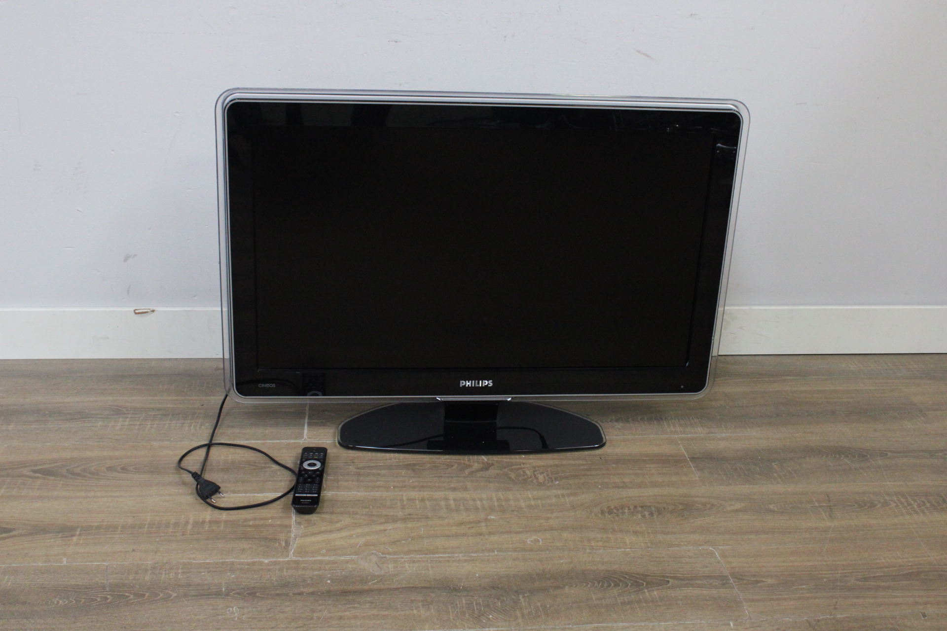 Philips Cineos 37'inch televisie met afstandsbediening' – foto 3 – kavel bij GSD Auctions, Zoeterwoude