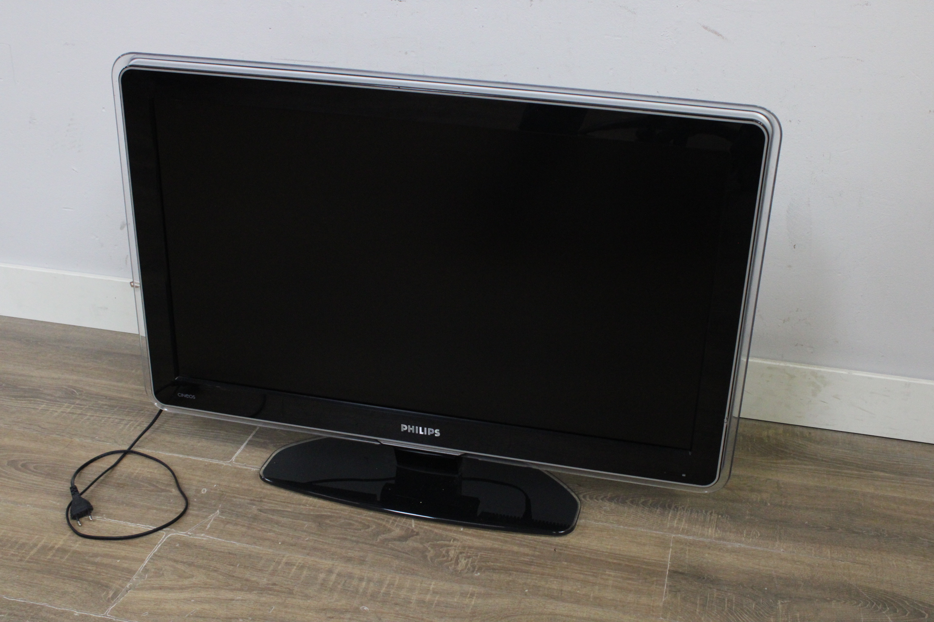 Philips Cineos 37'inch televisie met afstandsbediening' – foto 7 – kavel bij GSD Auctions, Zoeterwoude