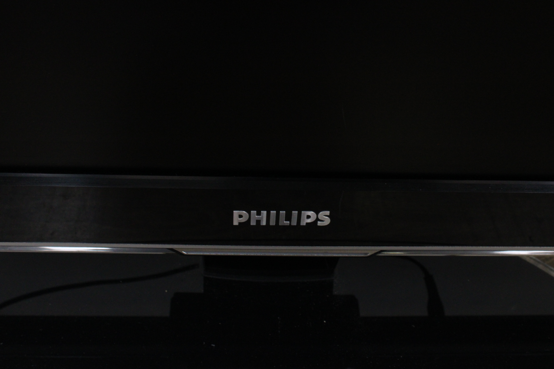 Philips Cineos 37'inch televisie met afstandsbediening' – foto 8 – kavel bij GSD Auctions, Zoeterwoude