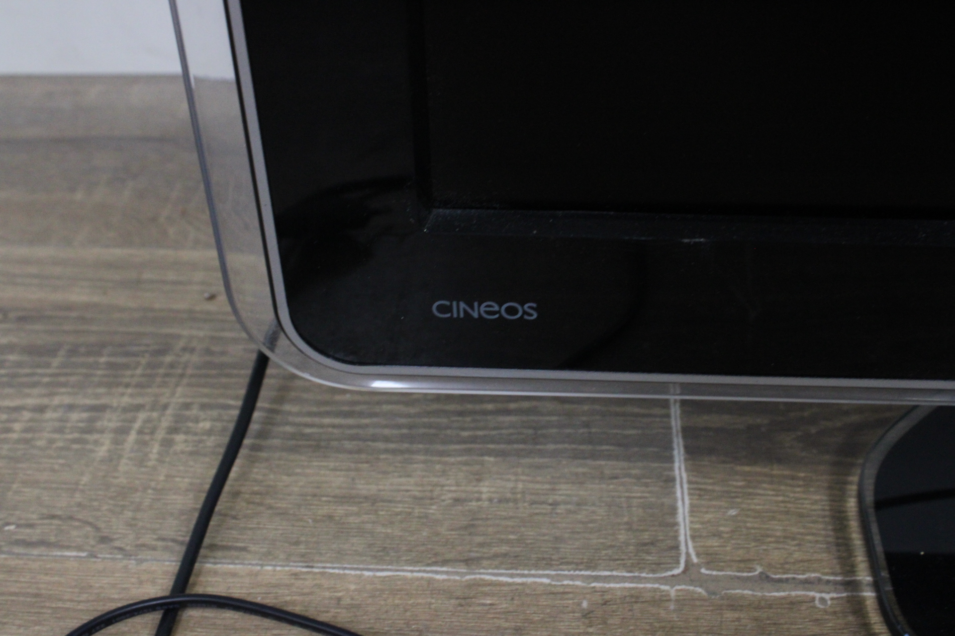 Philips Cineos 37'inch televisie met afstandsbediening' – foto 9 – kavel bij GSD Auctions, Zoeterwoude