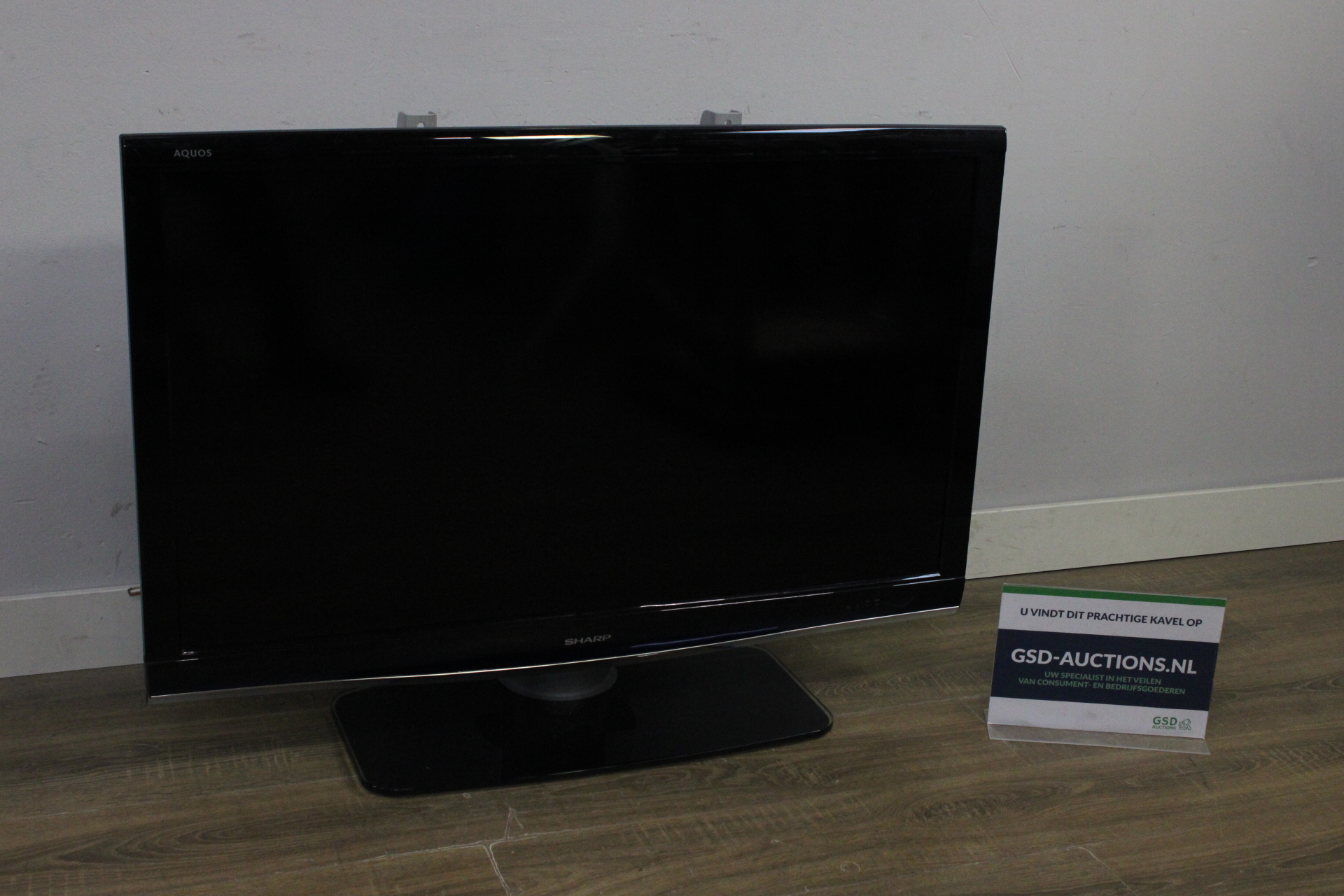 Sharp Aquos televisie - 110x80 cm' – foto 2 – kavel bij GSD Auctions, Zoeterwoude
