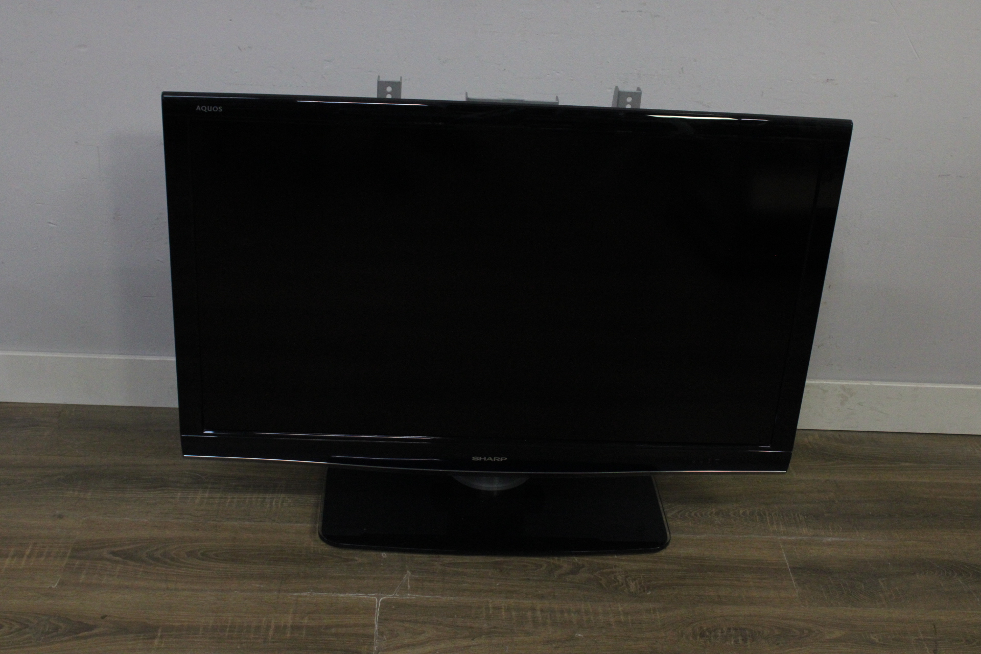 Sharp Aquos televisie - 110x80 cm' – foto 3 – kavel bij GSD Auctions, Zoeterwoude