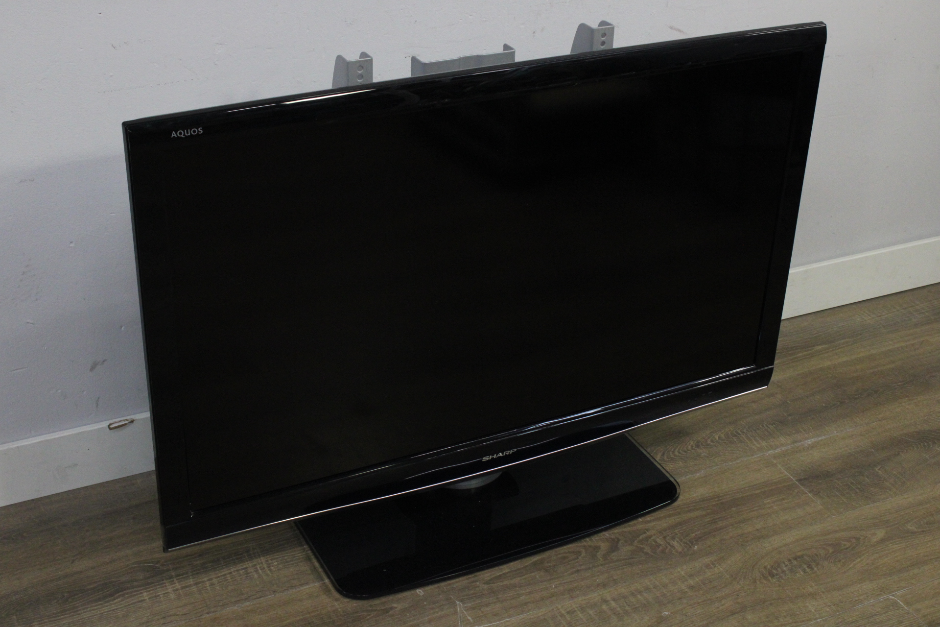 Sharp Aquos televisie - 110x80 cm' – foto 8 – kavel bij GSD Auctions, Zoeterwoude