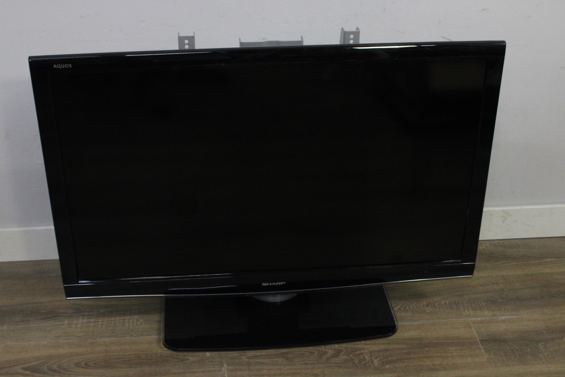 Sharp Aquos televisie - 110x80 cm' – foto 9 – kavel bij GSD Auctions, Zoeterwoude