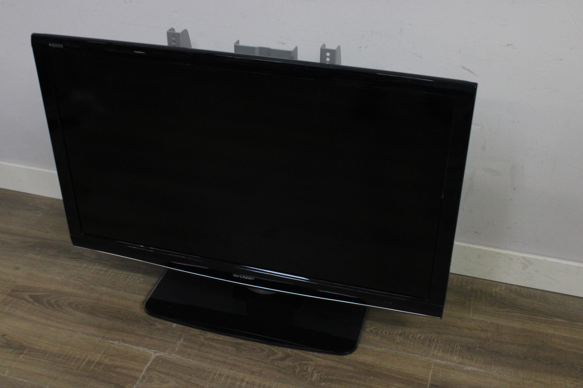 Sharp Aquos televisie - 110x80 cm' – foto 10 – kavel bij GSD Auctions, Zoeterwoude