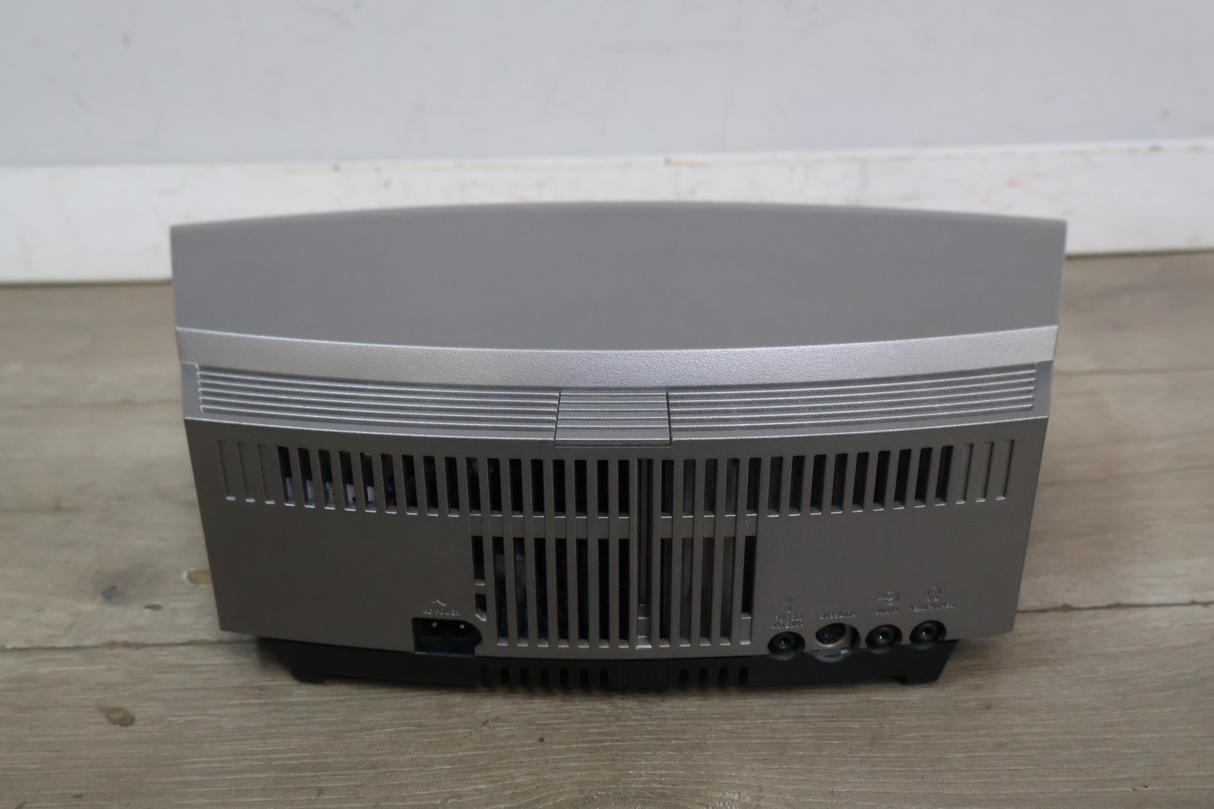 Bose Wave radiosysteem grijs – foto 9 – kavel bij GSD Auctions, Zoeterwoude