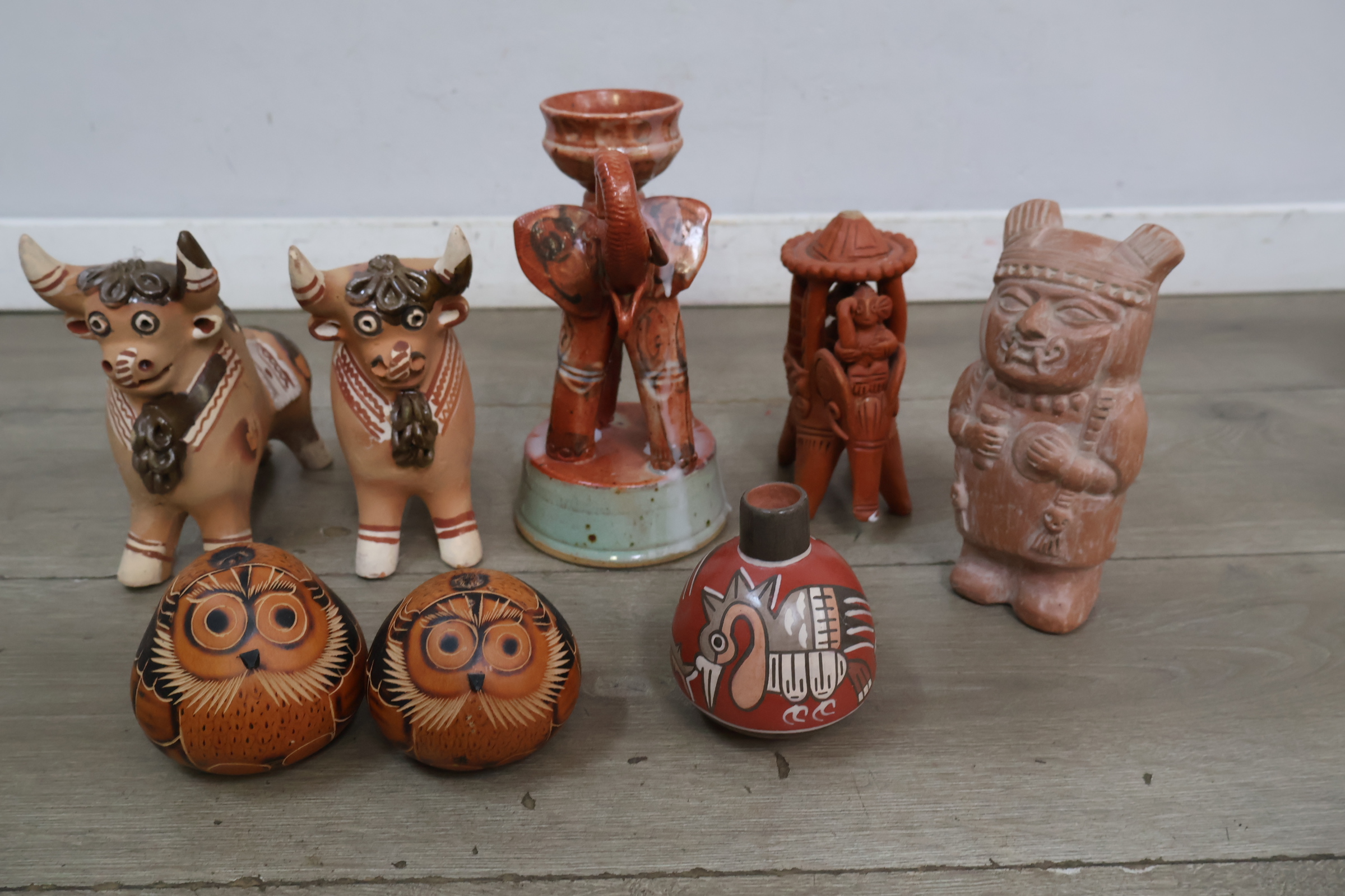 Set decoratieve aardewerken beeldjes en potjes – foto 3 – kavel bij GSD Auctions, Zoeterwoude