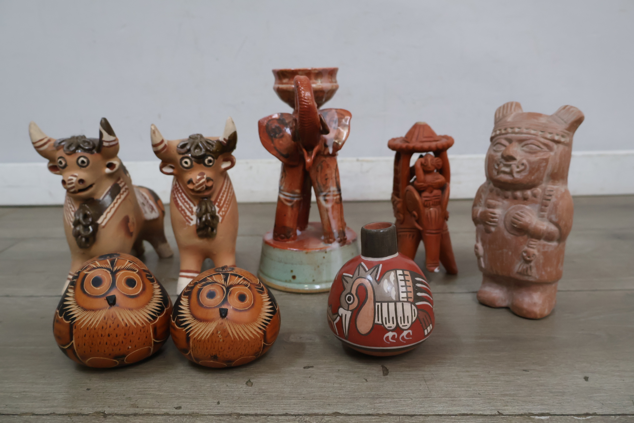 Set decoratieve aardewerken beeldjes en potjes – foto 4 – kavel bij GSD Auctions, Zoeterwoude