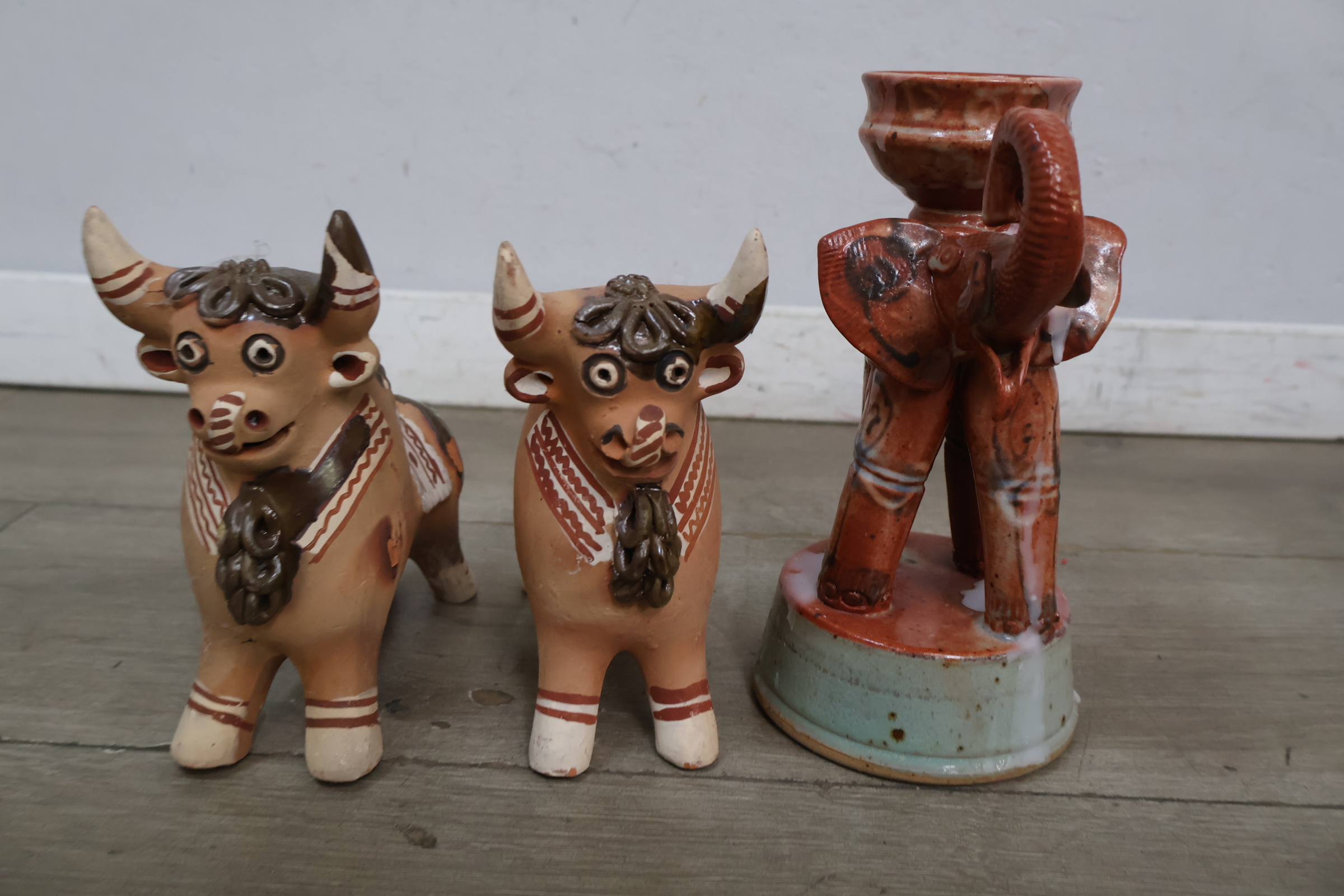 Set decoratieve aardewerken beeldjes en potjes – foto 5 – kavel bij GSD Auctions, Zoeterwoude