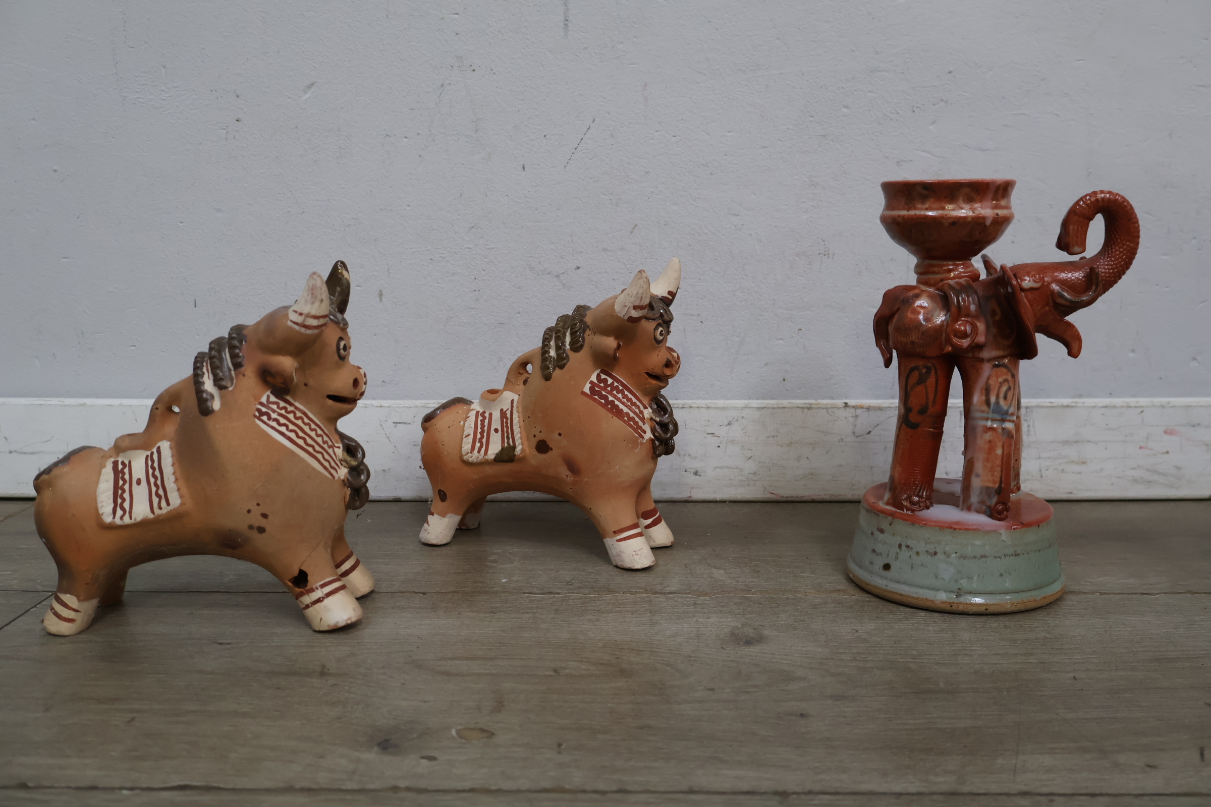 Set decoratieve aardewerken beeldjes en potjes – foto 6 – kavel bij GSD Auctions, Zoeterwoude