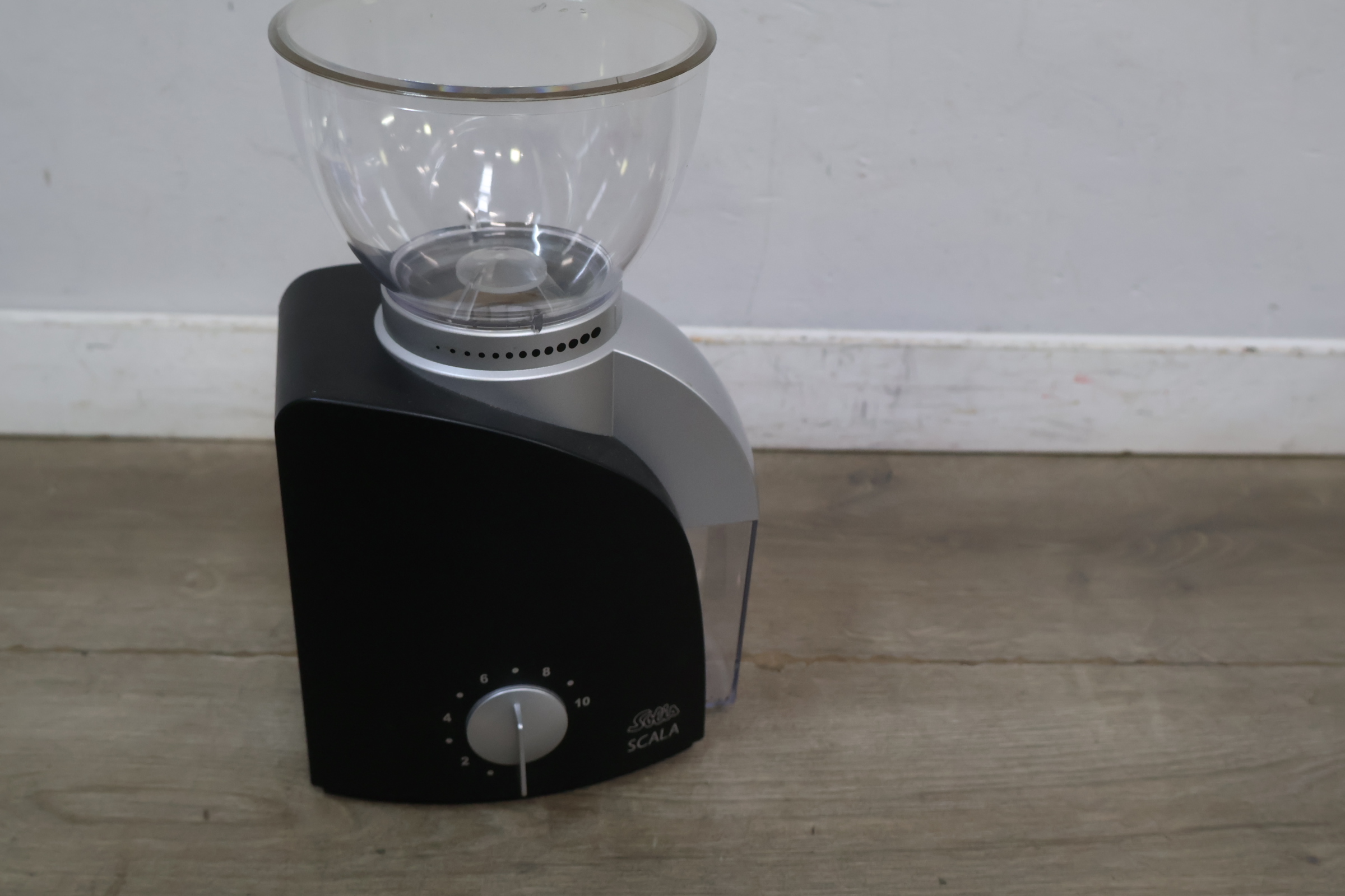 Solis Scala koffiemolen – foto 3 – kavel bij GSD Auctions, Zoeterwoude