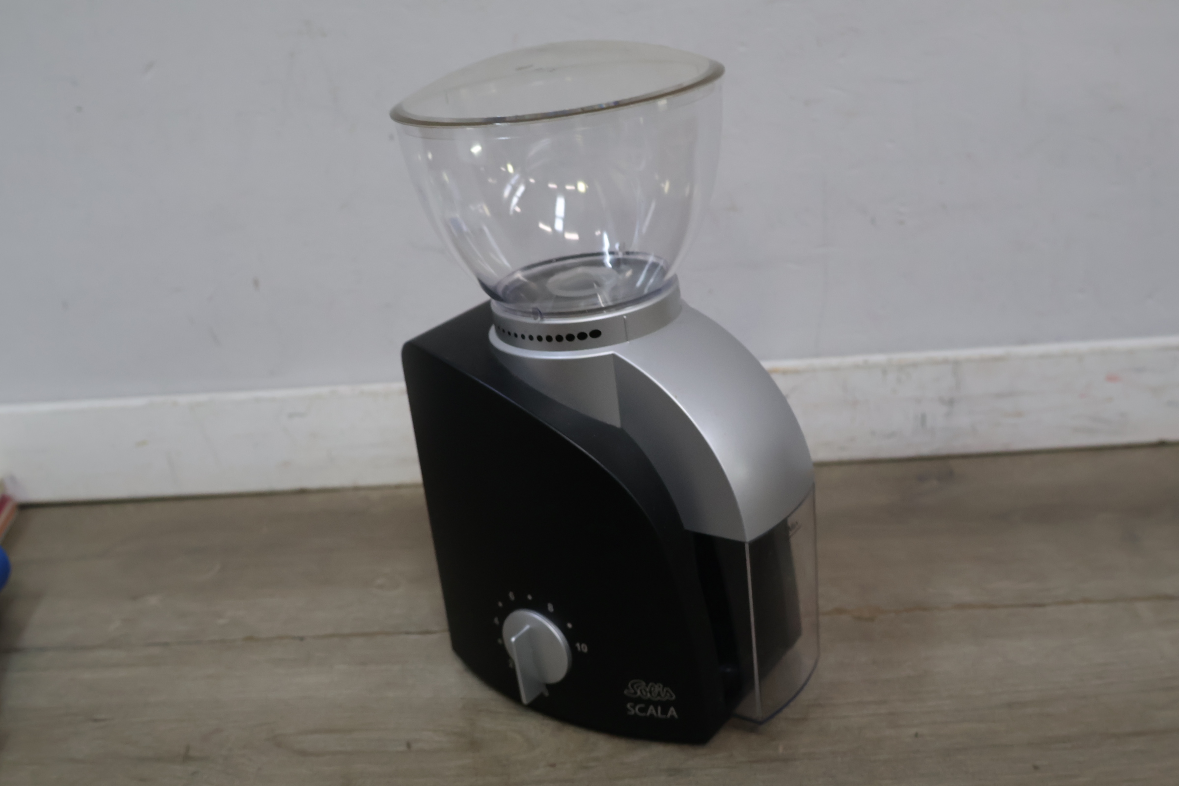 Solis Scala koffiemolen – foto 6 – kavel bij GSD Auctions, Zoeterwoude