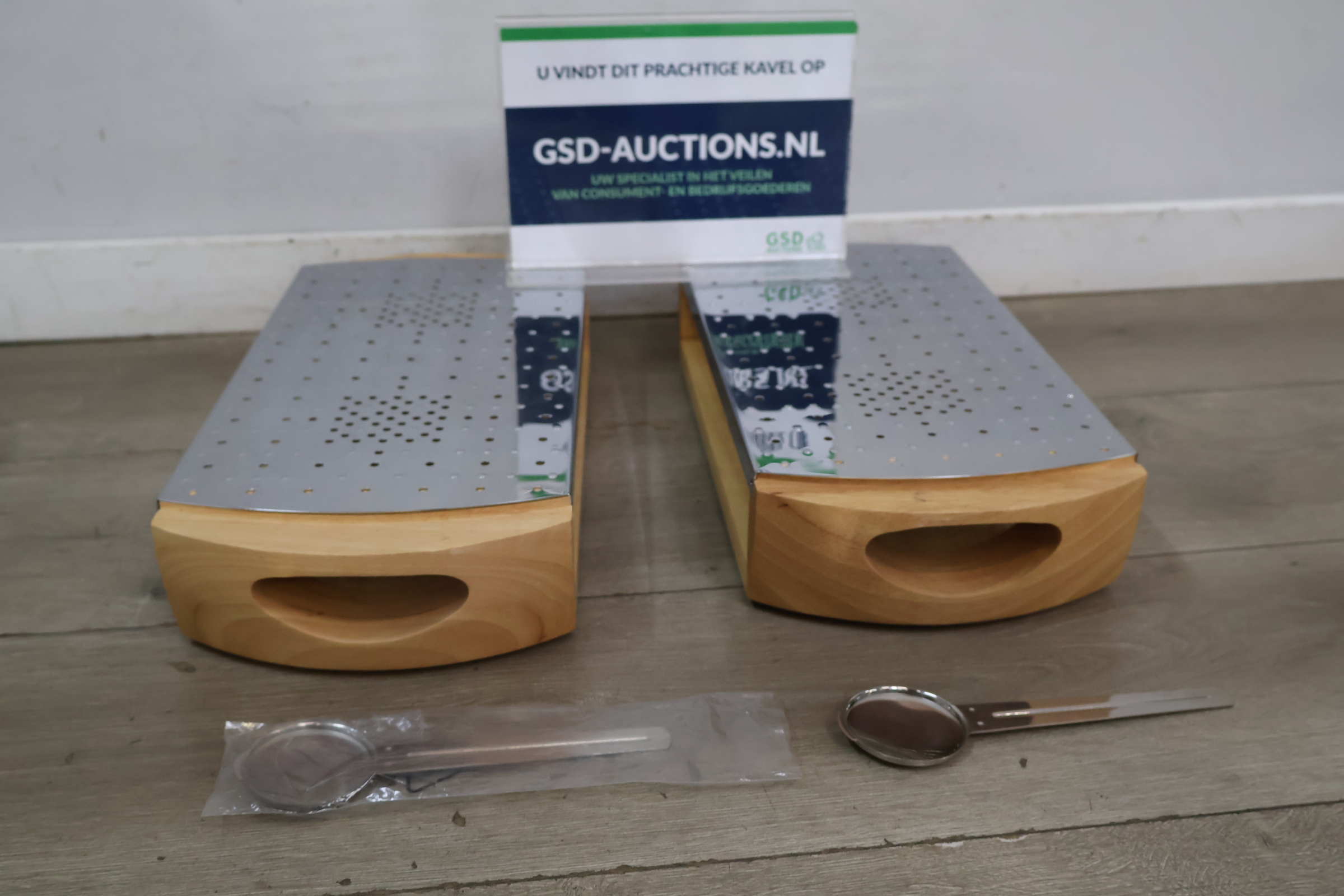 Set houten kaasraspen met RVS raspoppervlak – kavel bij GSD Auctions, Zoeterwoude