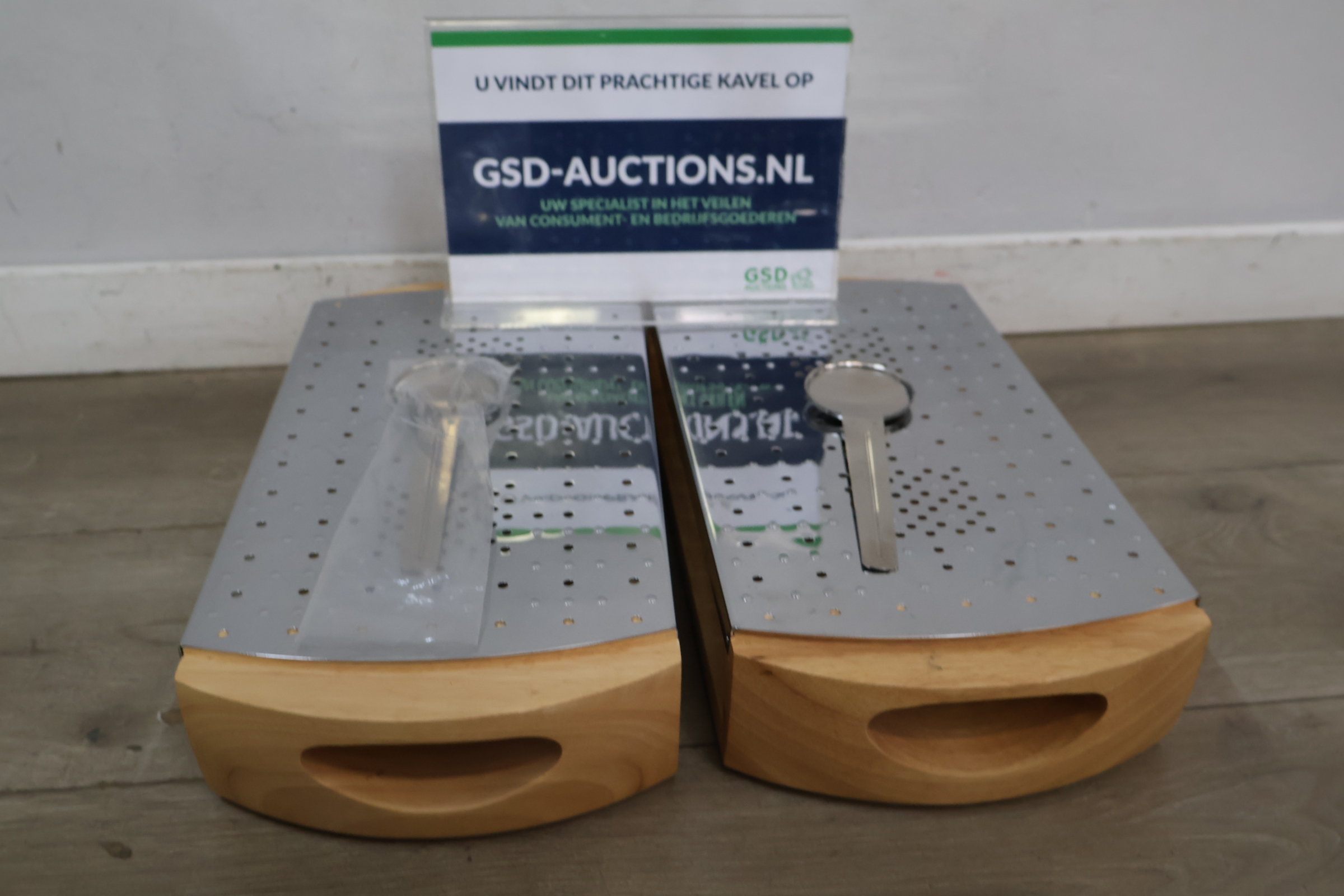 Set houten kaasraspen met RVS raspoppervlak – foto 2 – kavel bij GSD Auctions, Zoeterwoude