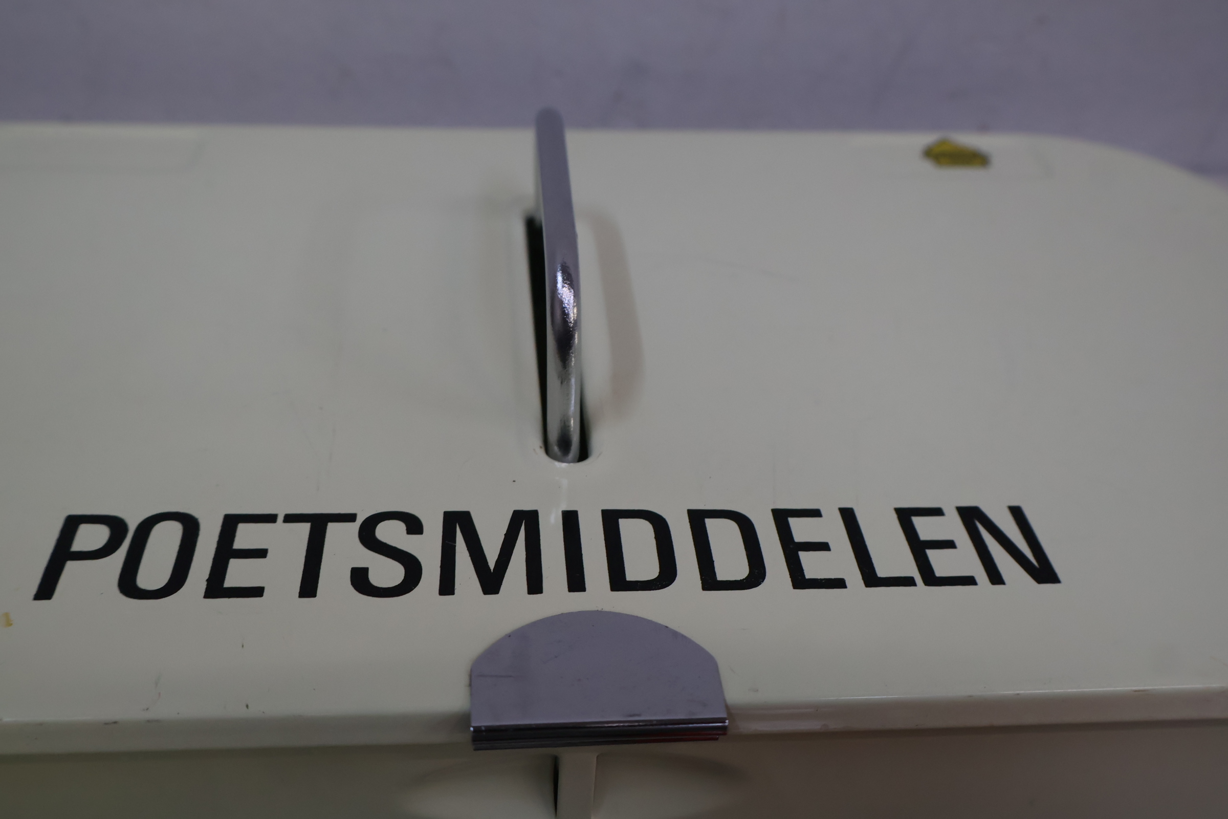 Schoenpoetsset met borstels en crèmes – foto 5 – kavel bij GSD Auctions, Zoeterwoude