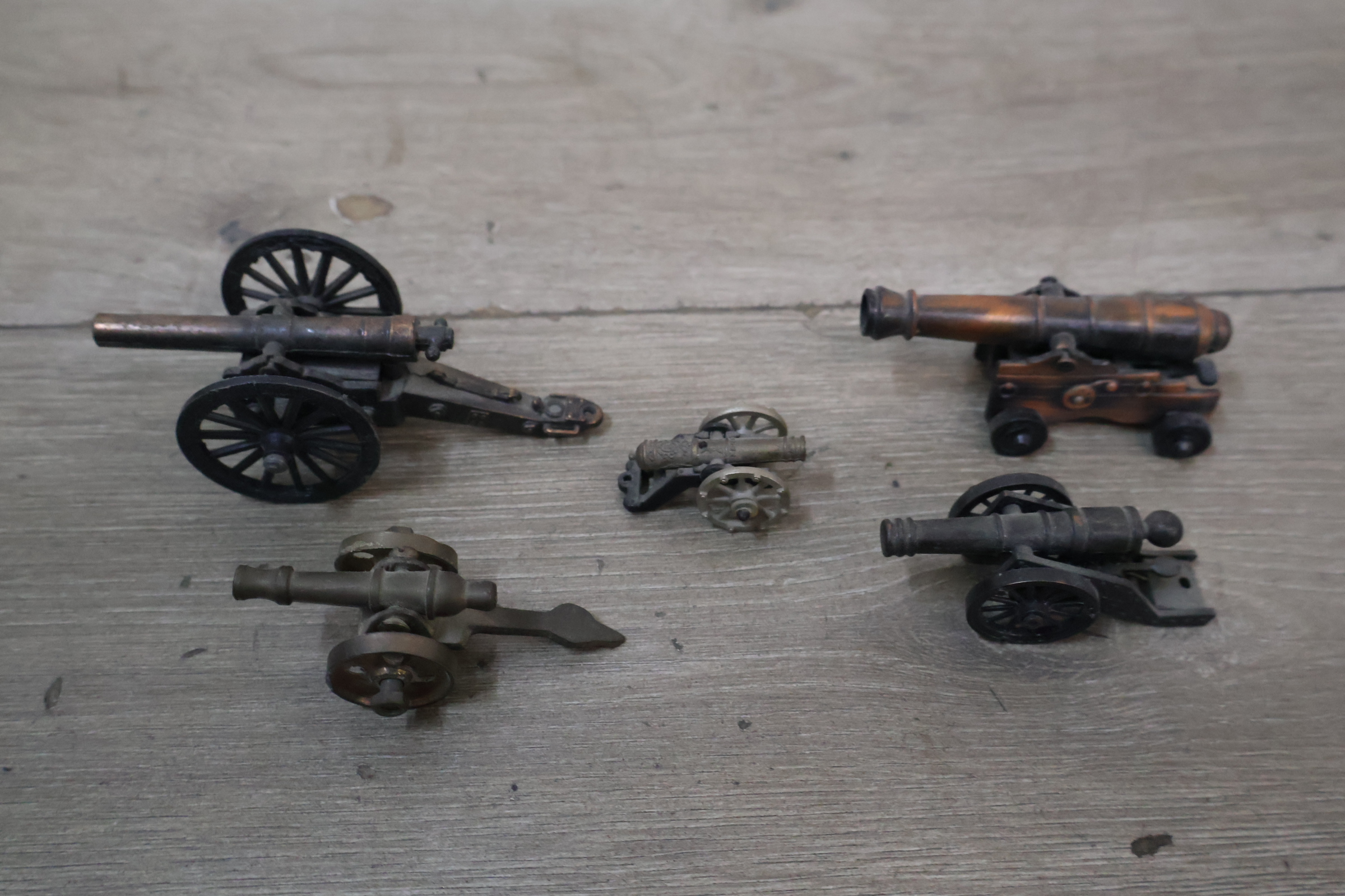 Set metalen kanonnen miniatuur – foto 3 – kavel bij GSD Auctions, Zoeterwoude