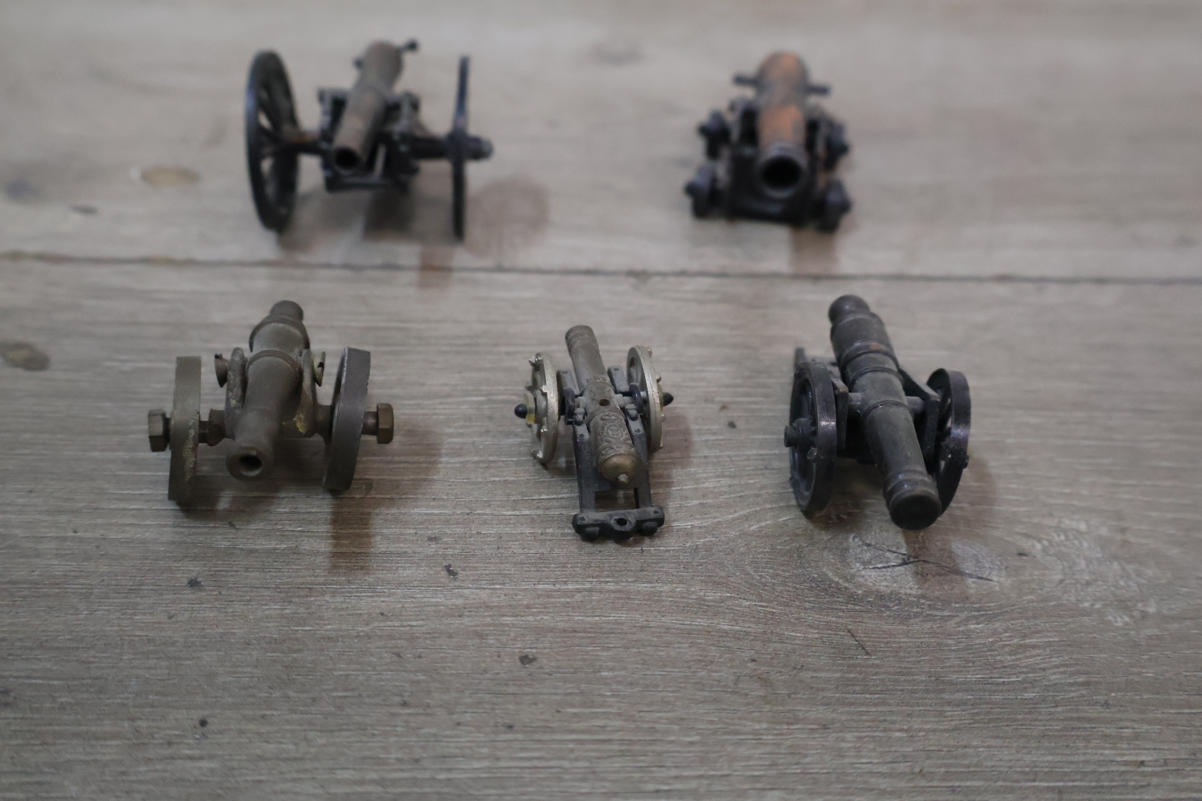 Set metalen kanonnen miniatuur – foto 6 – kavel bij GSD Auctions, Zoeterwoude