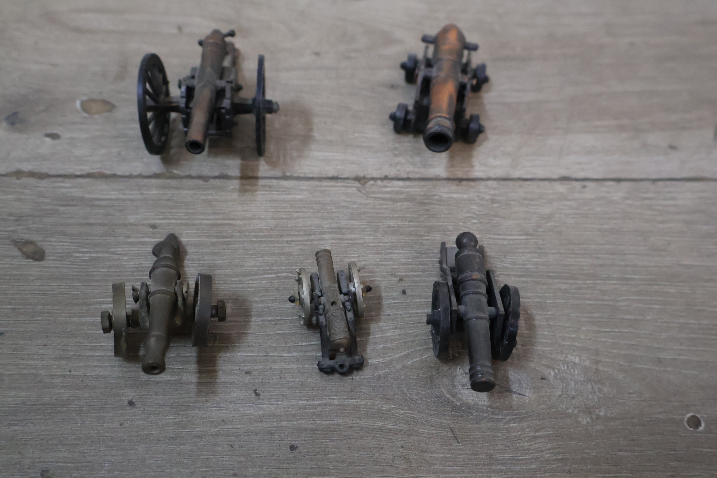 Set metalen kanonnen miniatuur – foto 7 – kavel bij GSD Auctions, Zoeterwoude