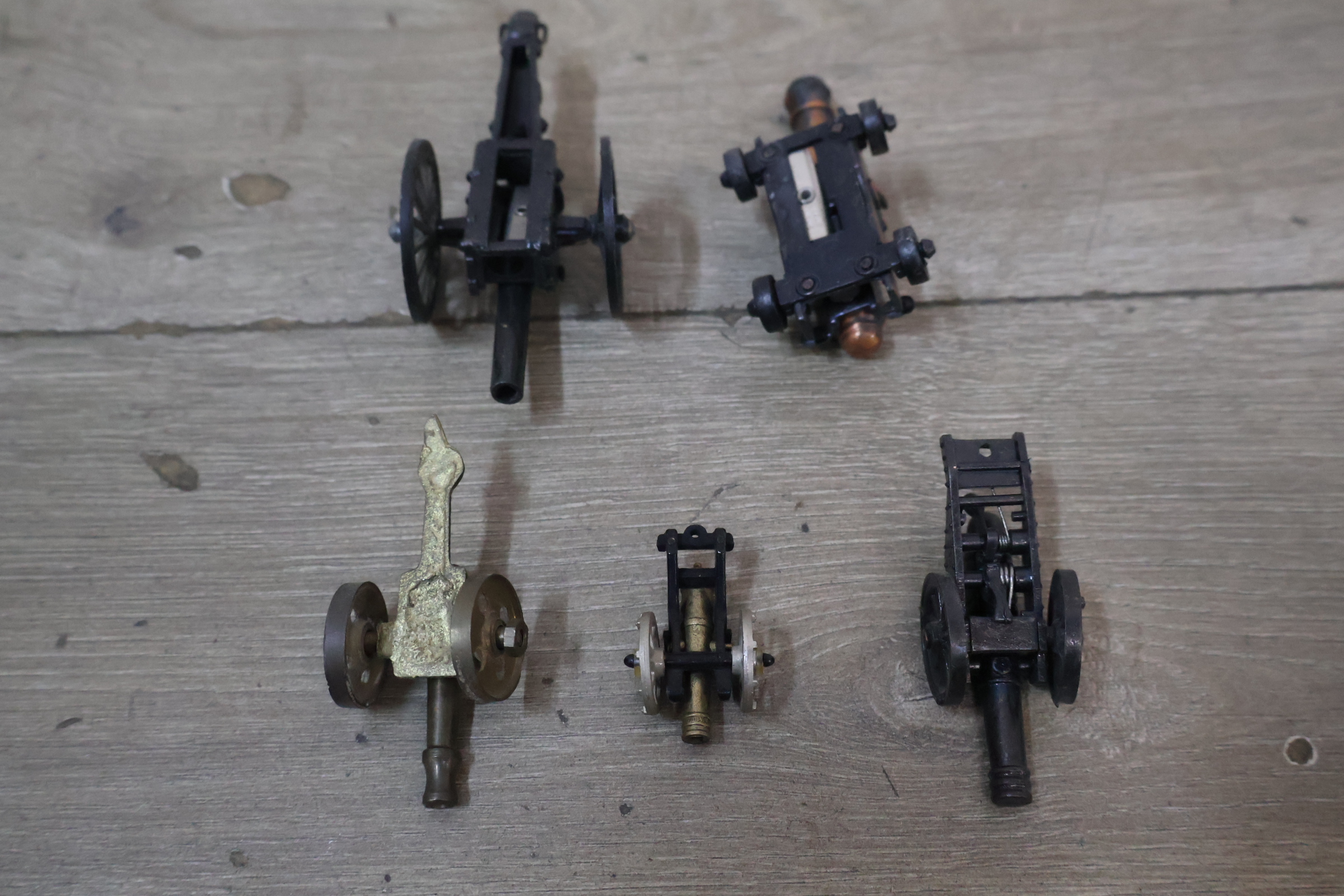 Set metalen kanonnen miniatuur – foto 8 – kavel bij GSD Auctions, Zoeterwoude