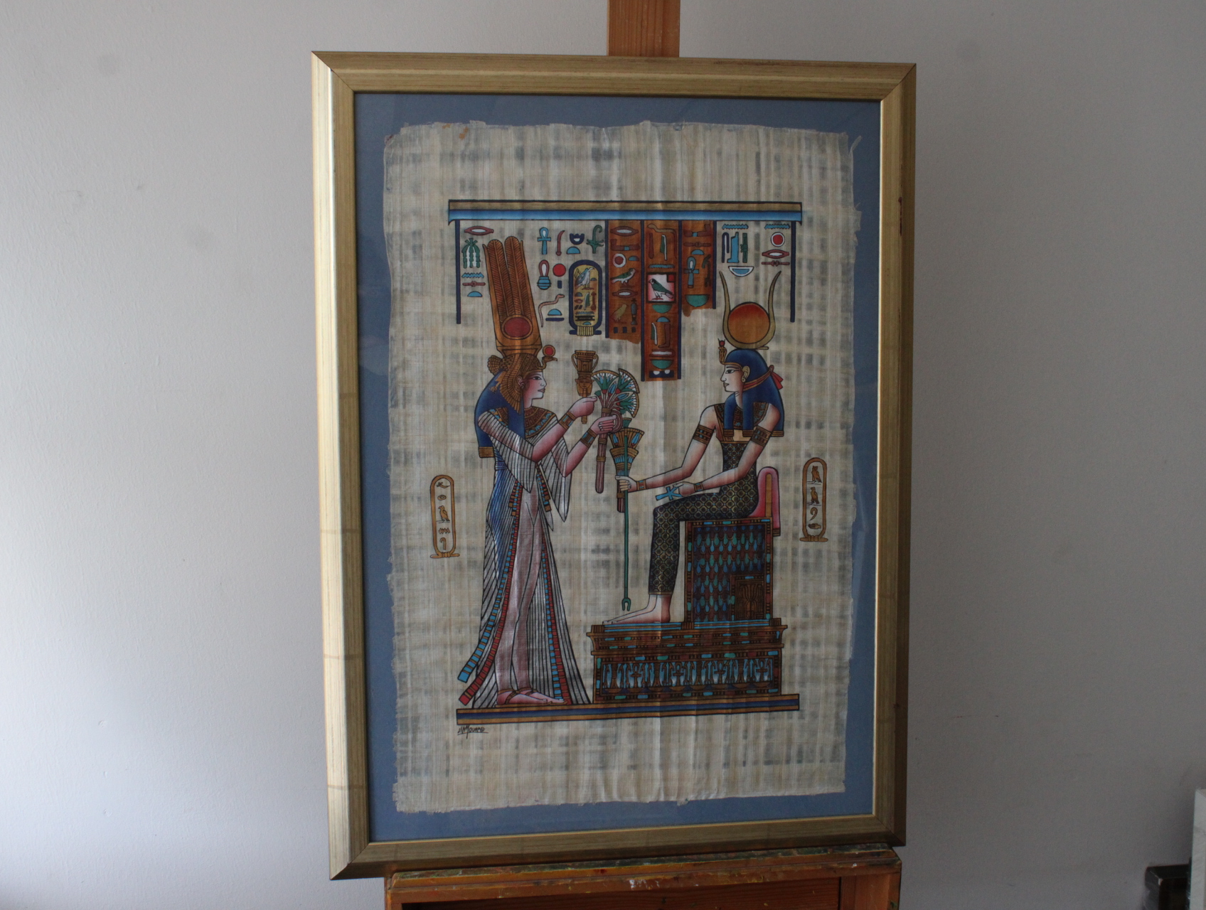 Ingelijste papyrus met Egyptische voorstelling – kavel bij GSD Auctions, Zoeterwoude