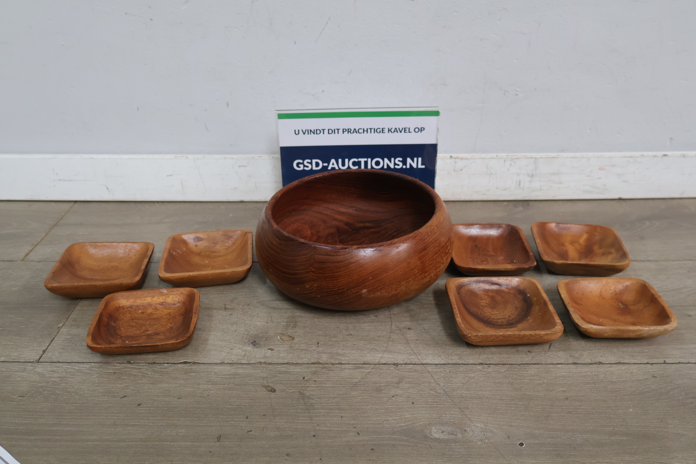 Houten serveerset met kom en schaaltjes – kavel bij GSD Auctions, Zoeterwoude