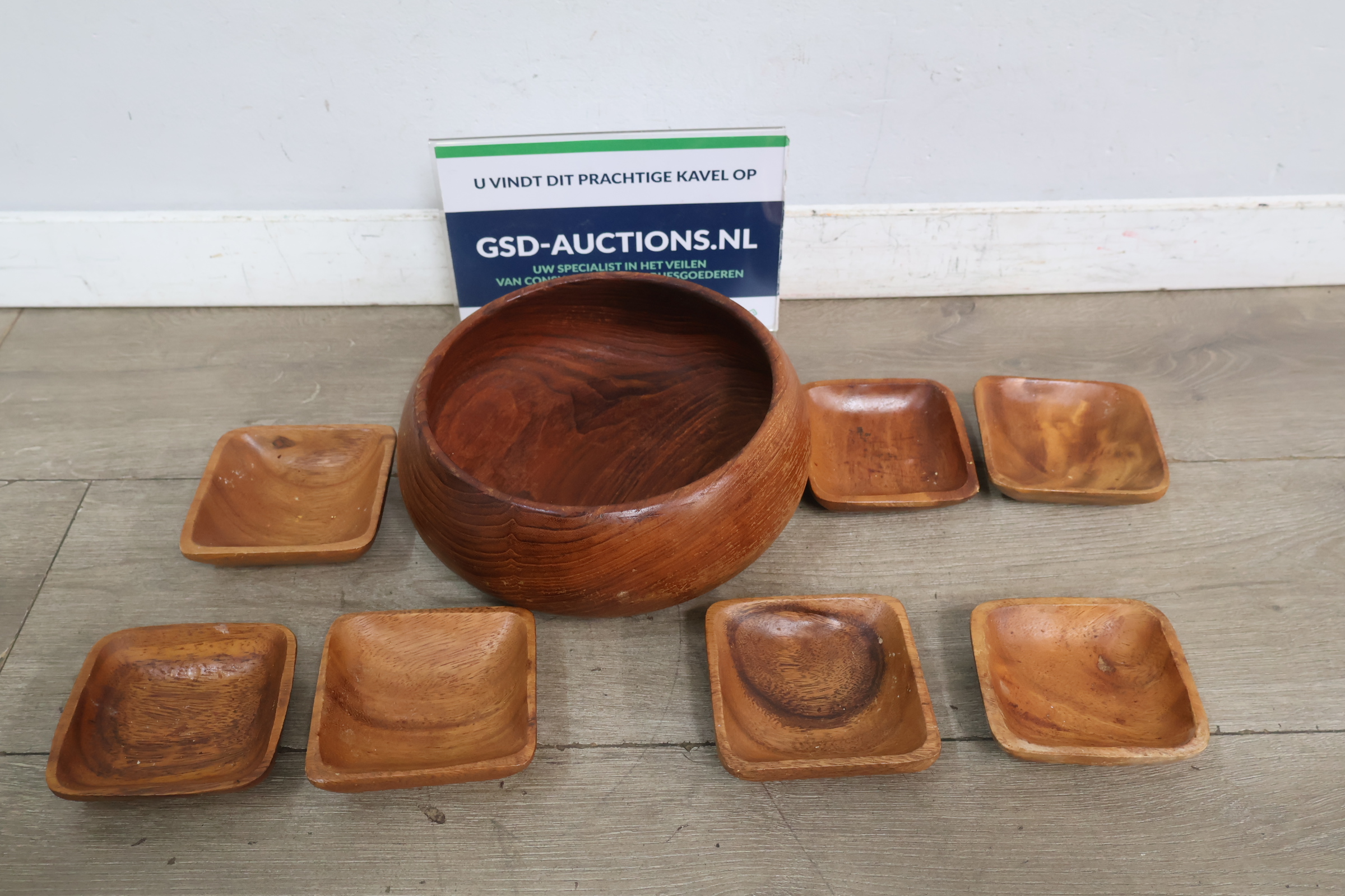Houten serveerset met kom en schaaltjes – foto 3 – kavel bij GSD Auctions, Zoeterwoude