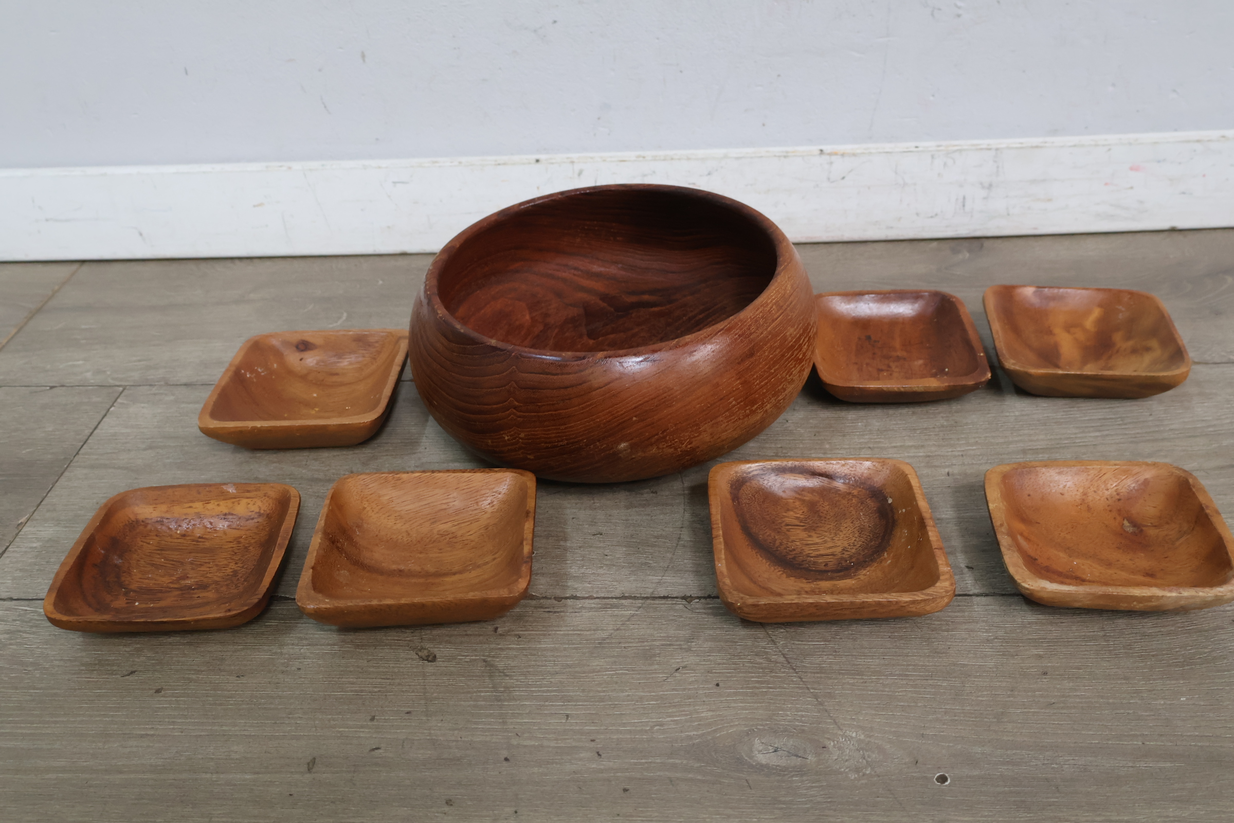 Houten serveerset met kom en schaaltjes – foto 4 – kavel bij GSD Auctions, Zoeterwoude