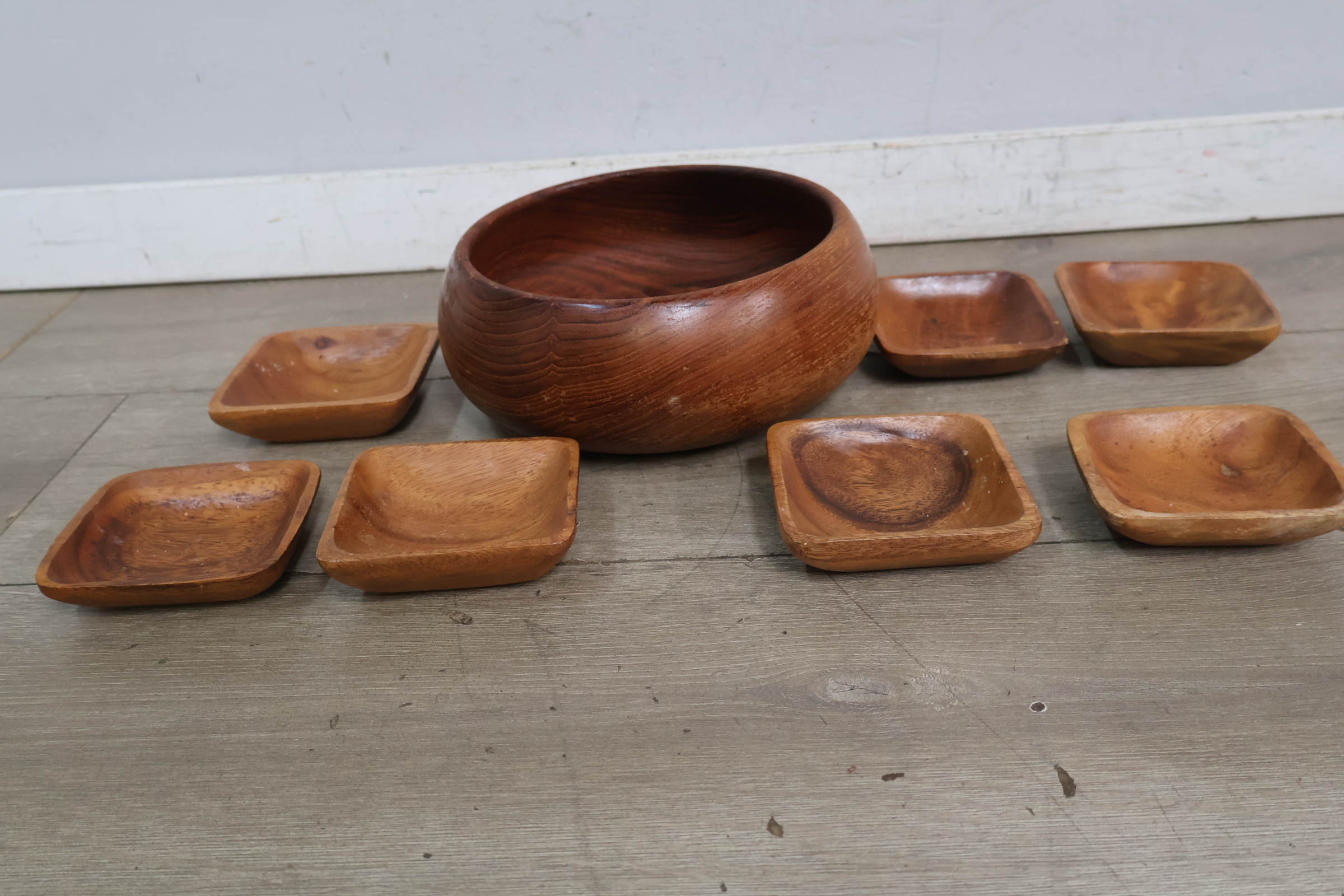 Houten serveerset met kom en schaaltjes – foto 5 – kavel bij GSD Auctions, Zoeterwoude