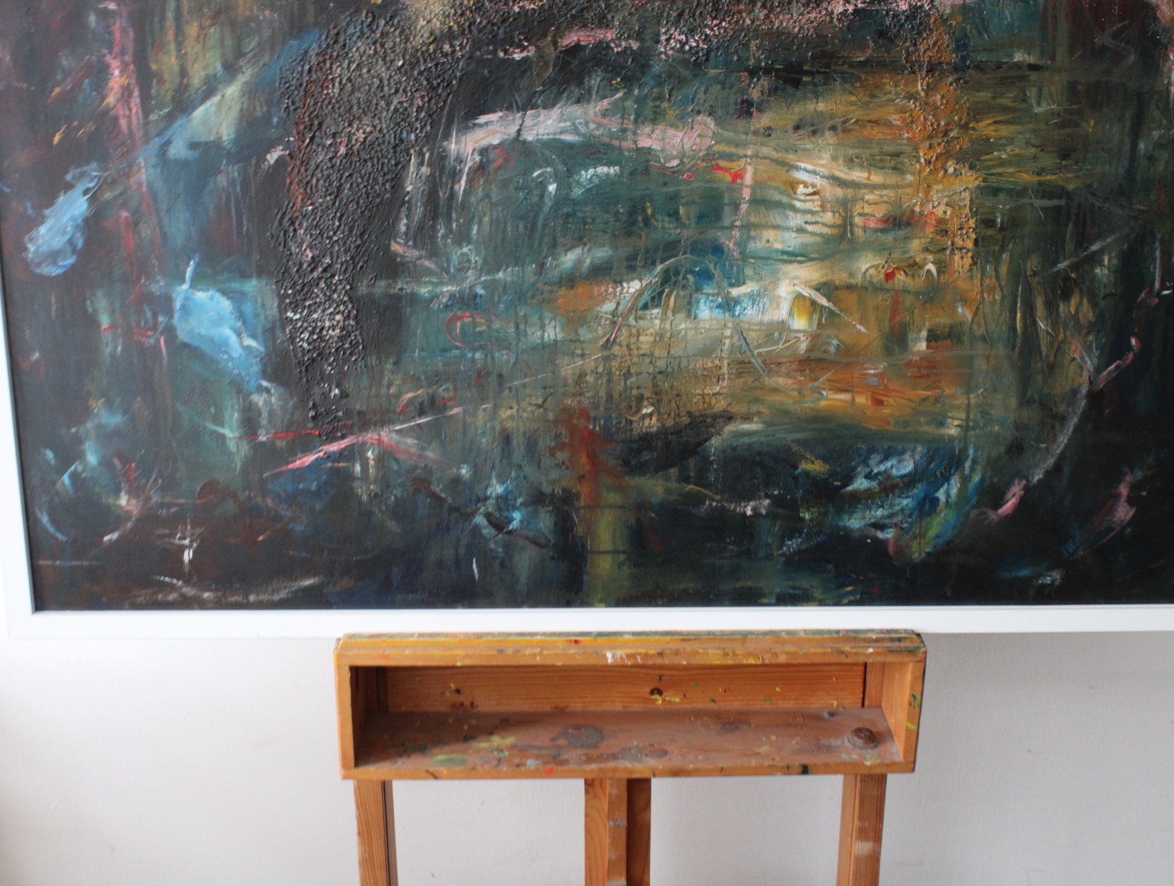 Abstract schilderij in witte lijst – foto 5 – kavel bij GSD Auctions, Zoeterwoude
