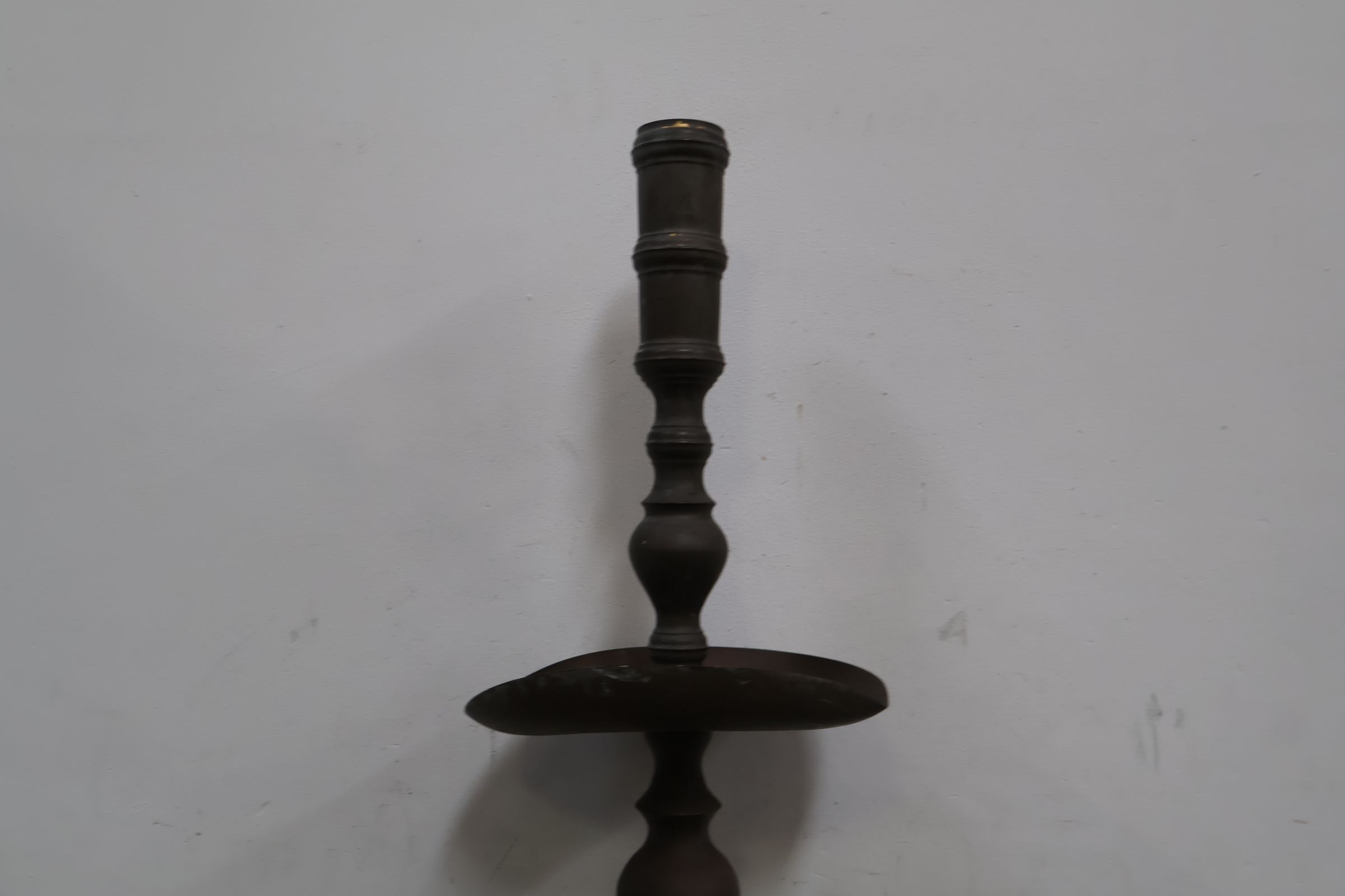 Grote houten kandelaar – foto 3 – kavel bij GSD Auctions, Zoeterwoude