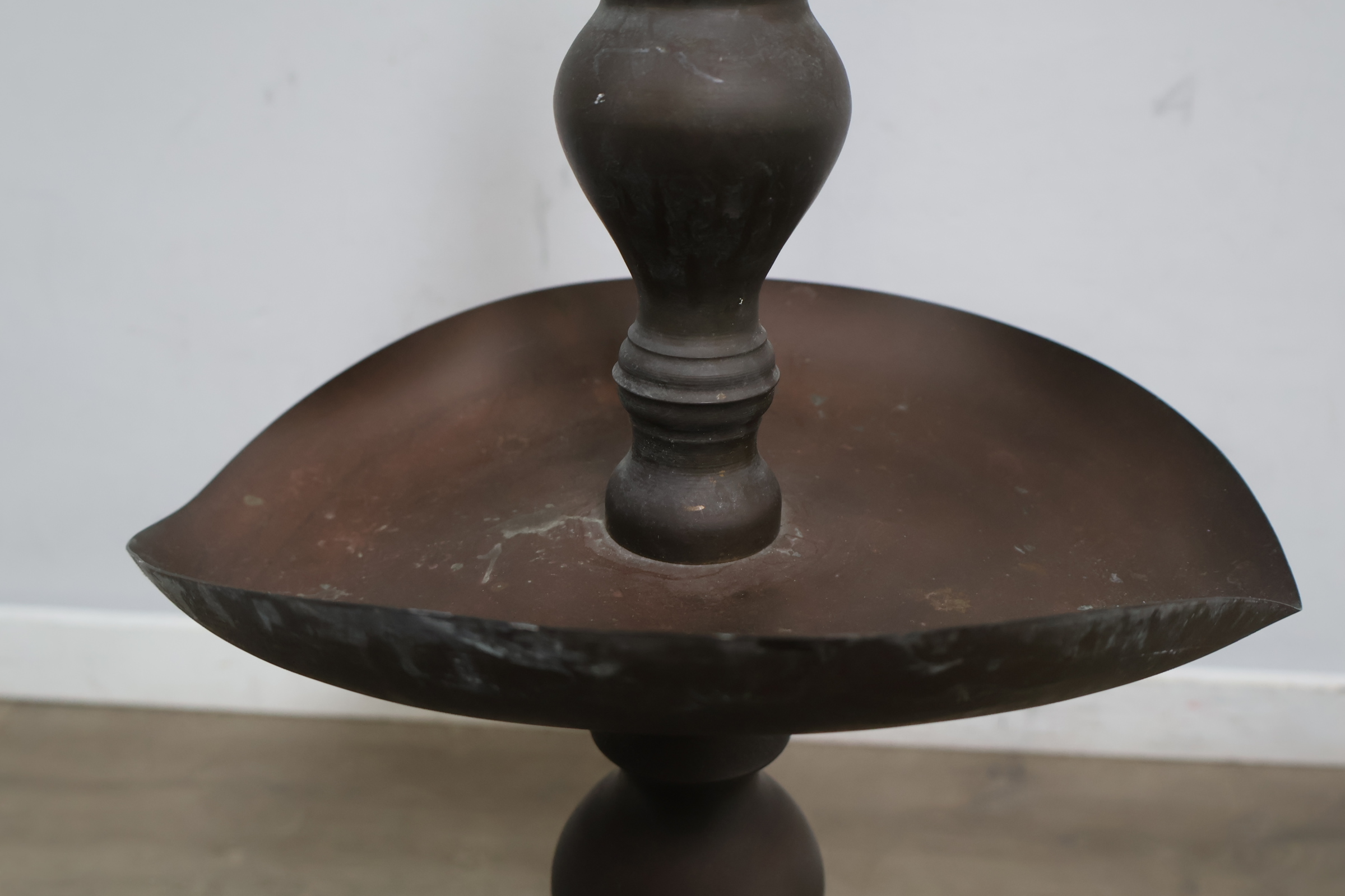 Grote houten kandelaar – foto 7 – kavel bij GSD Auctions, Zoeterwoude