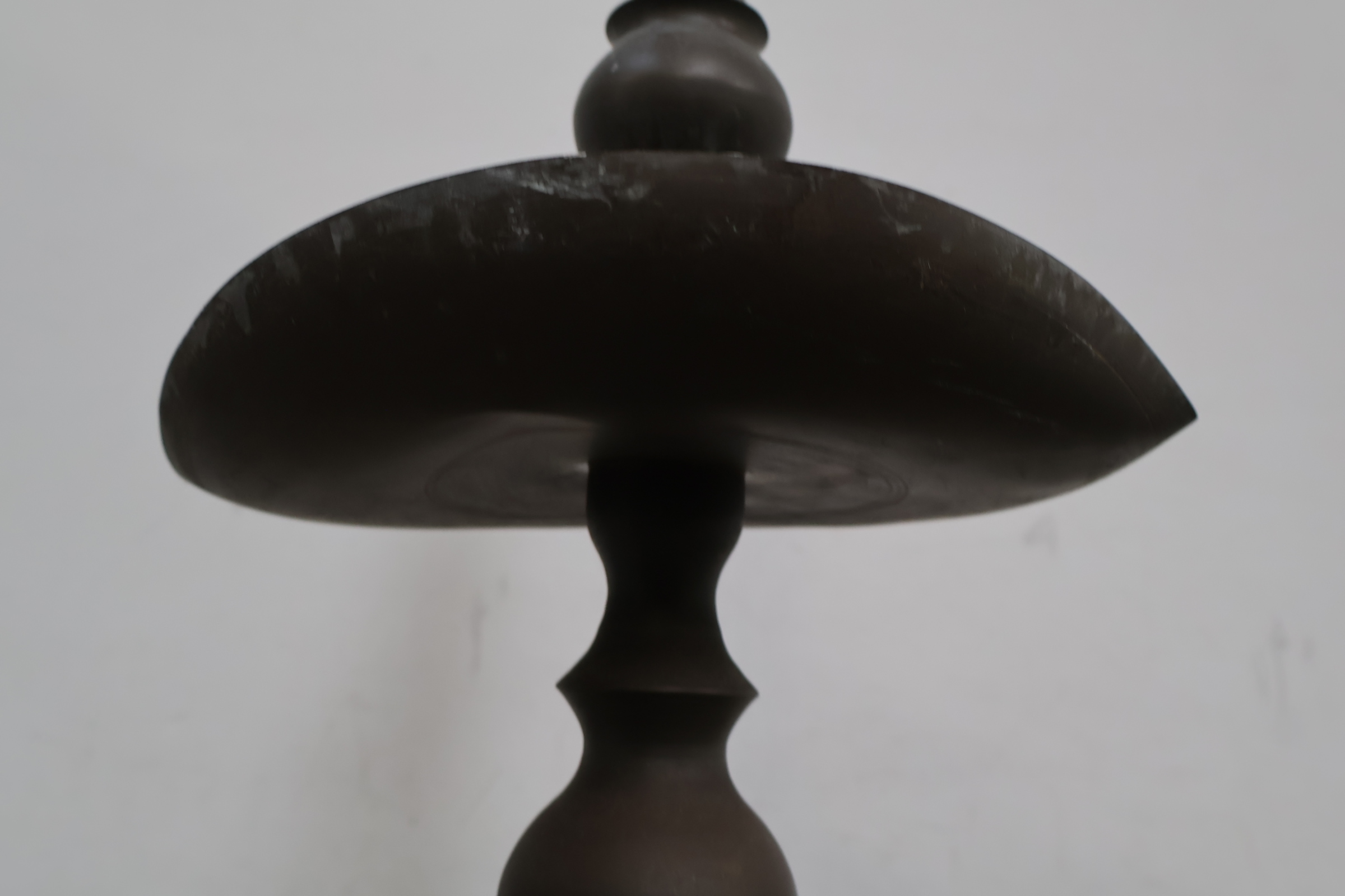 Grote houten kandelaar – foto 8 – kavel bij GSD Auctions, Zoeterwoude