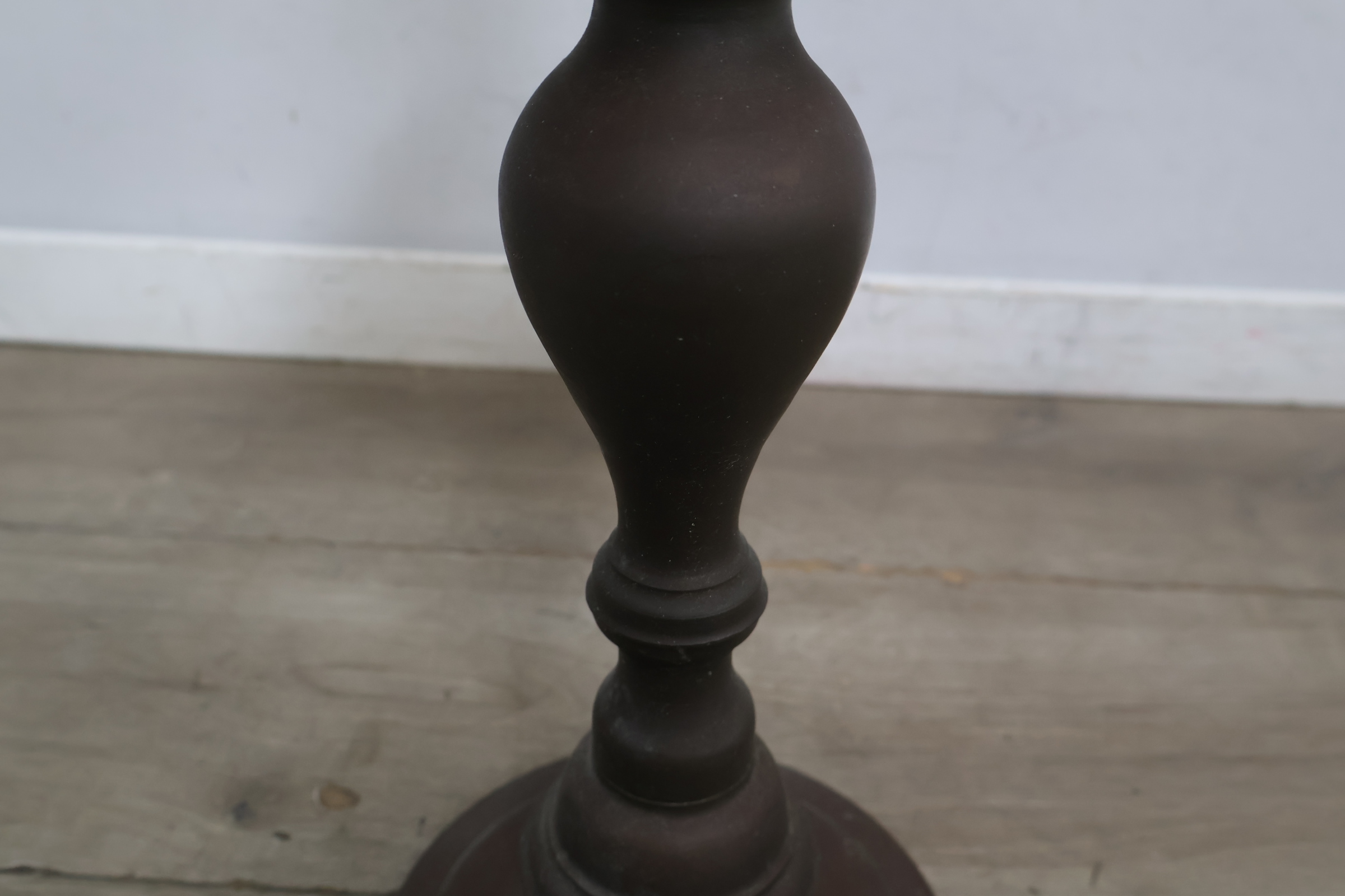 Grote houten kandelaar – foto 9 – kavel bij GSD Auctions, Zoeterwoude