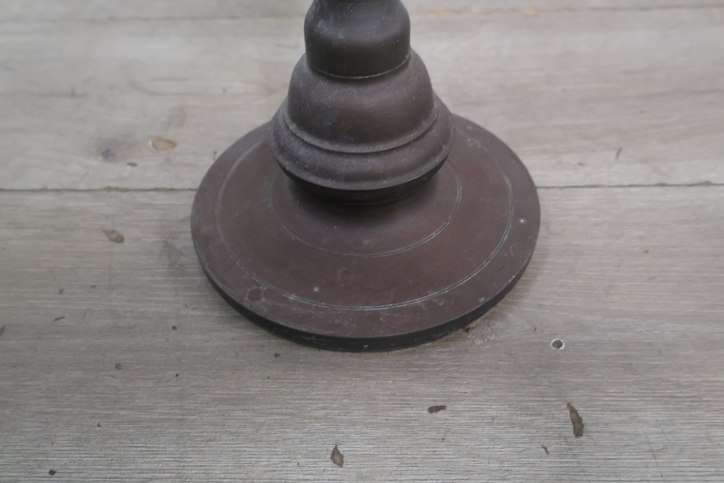 Grote houten kandelaar – foto 10 – kavel bij GSD Auctions, Zoeterwoude
