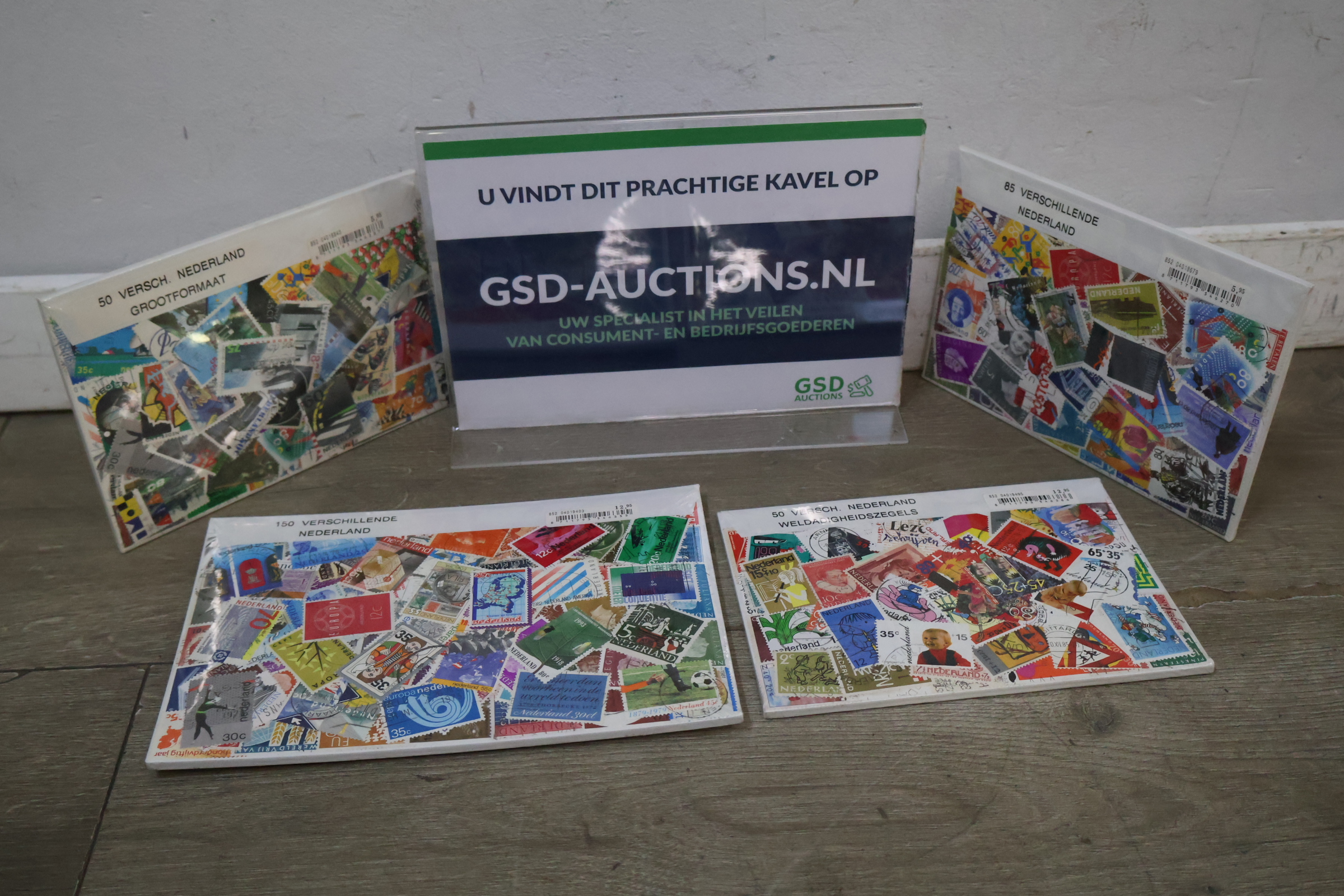 Postzegelverzamelingen Nederland in plastic hoes – kavel bij GSD Auctions, Zoeterwoude