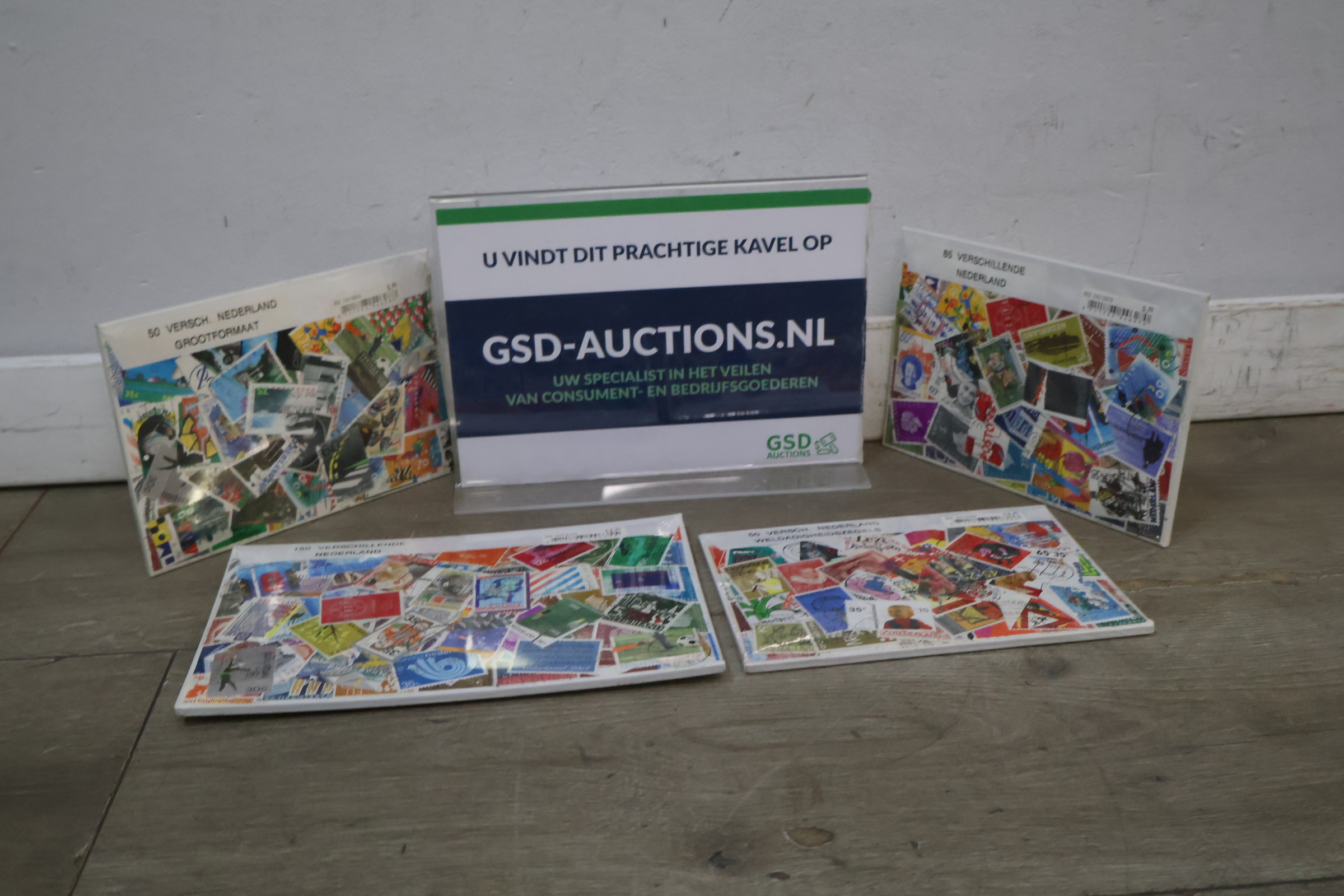 Postzegelverzamelingen Nederland in plastic hoes – foto 2 – kavel bij GSD Auctions, Zoeterwoude