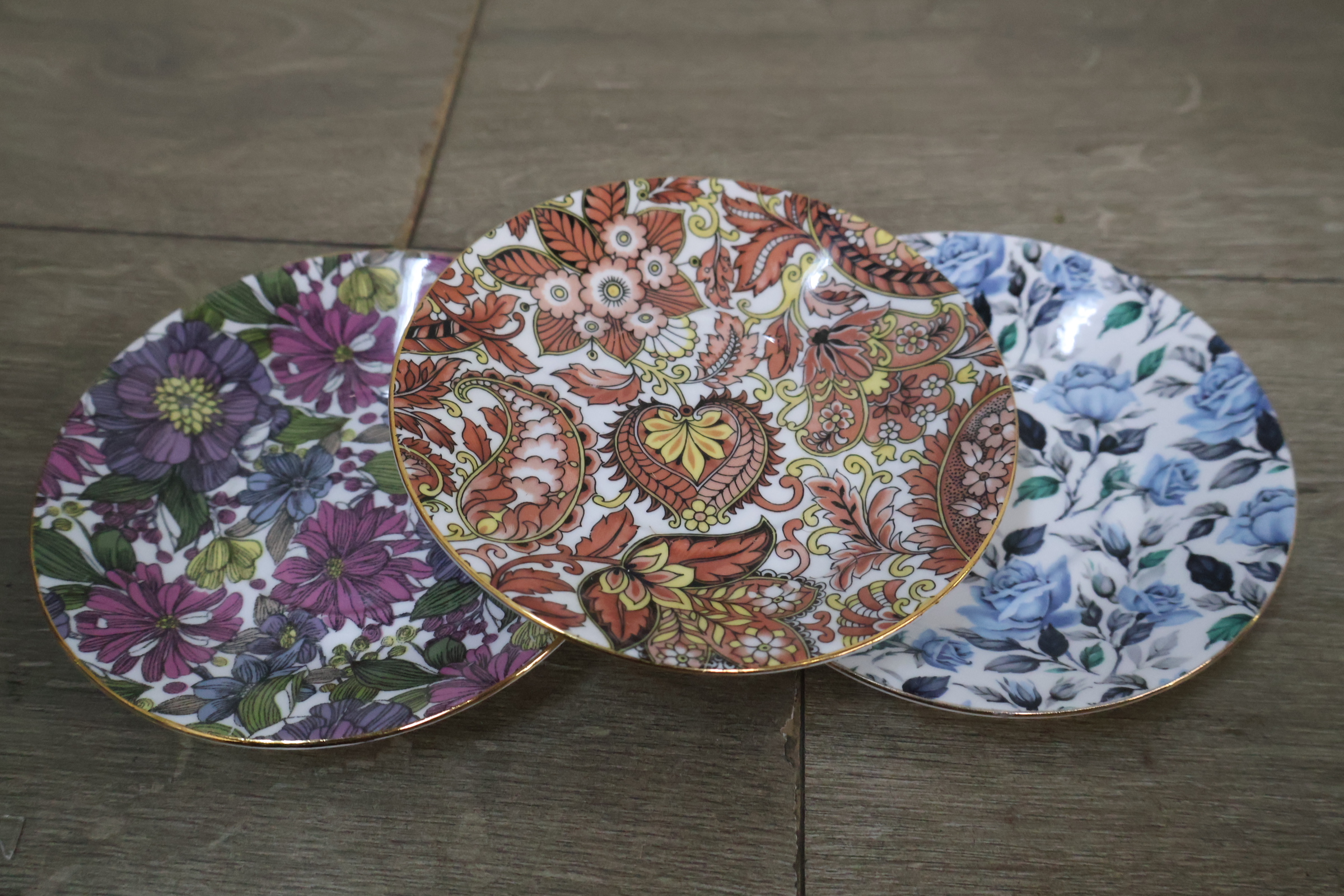 Set van 7 porseleinen kop en schotels met bloemmotieven – foto 8 – kavel bij GSD Auctions, Zoeterwoude