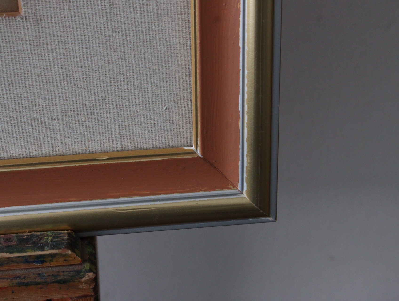 Ingelijste prent van oud dorpsgezicht met markt – foto 6 – kavel bij GSD Auctions, Zoeterwoude