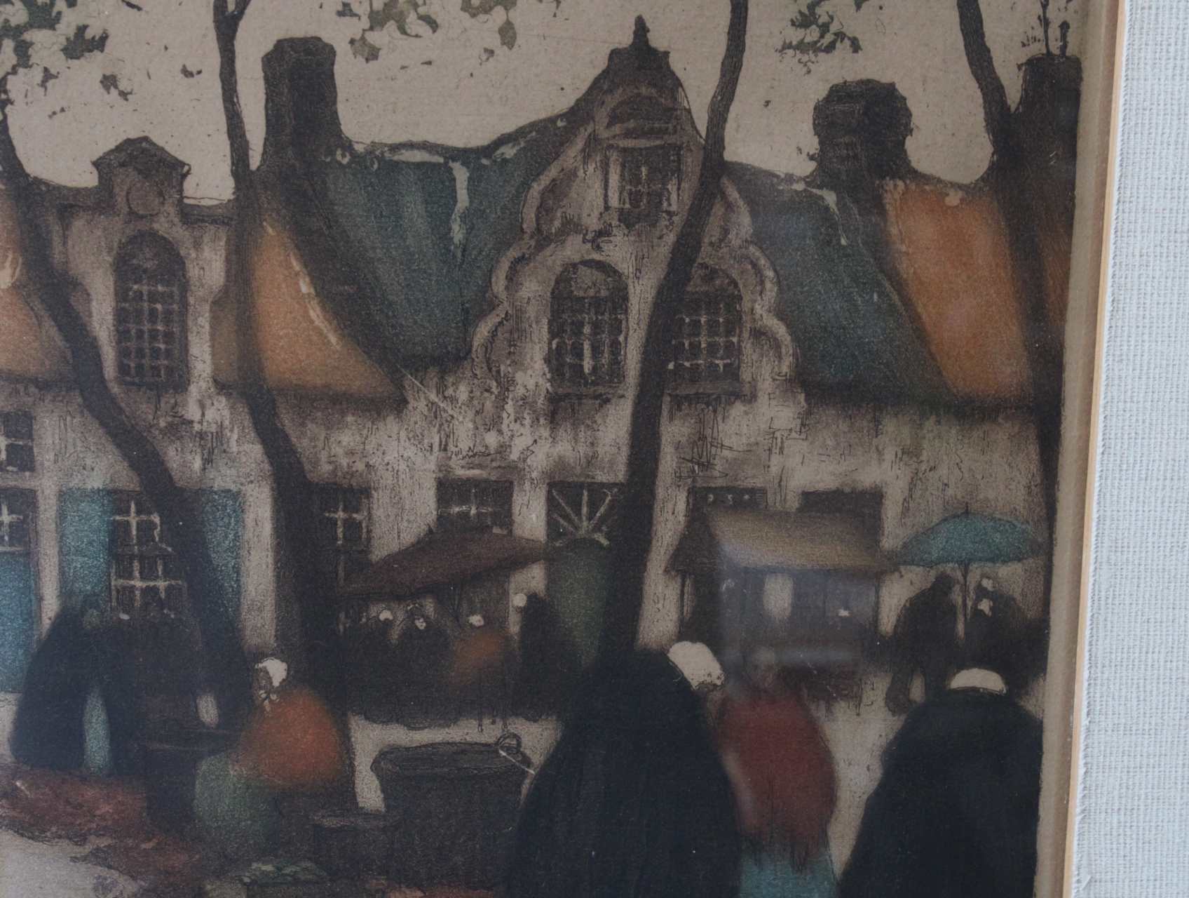 Ingelijste prent van oud dorpsgezicht met markt – foto 9 – kavel bij GSD Auctions, Zoeterwoude