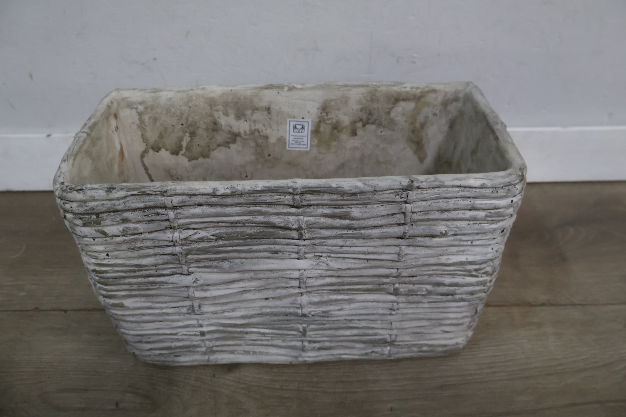 Witte rechthoekige mand met rieten structuur – foto 3 – kavel bij GSD Auctions, Zoeterwoude